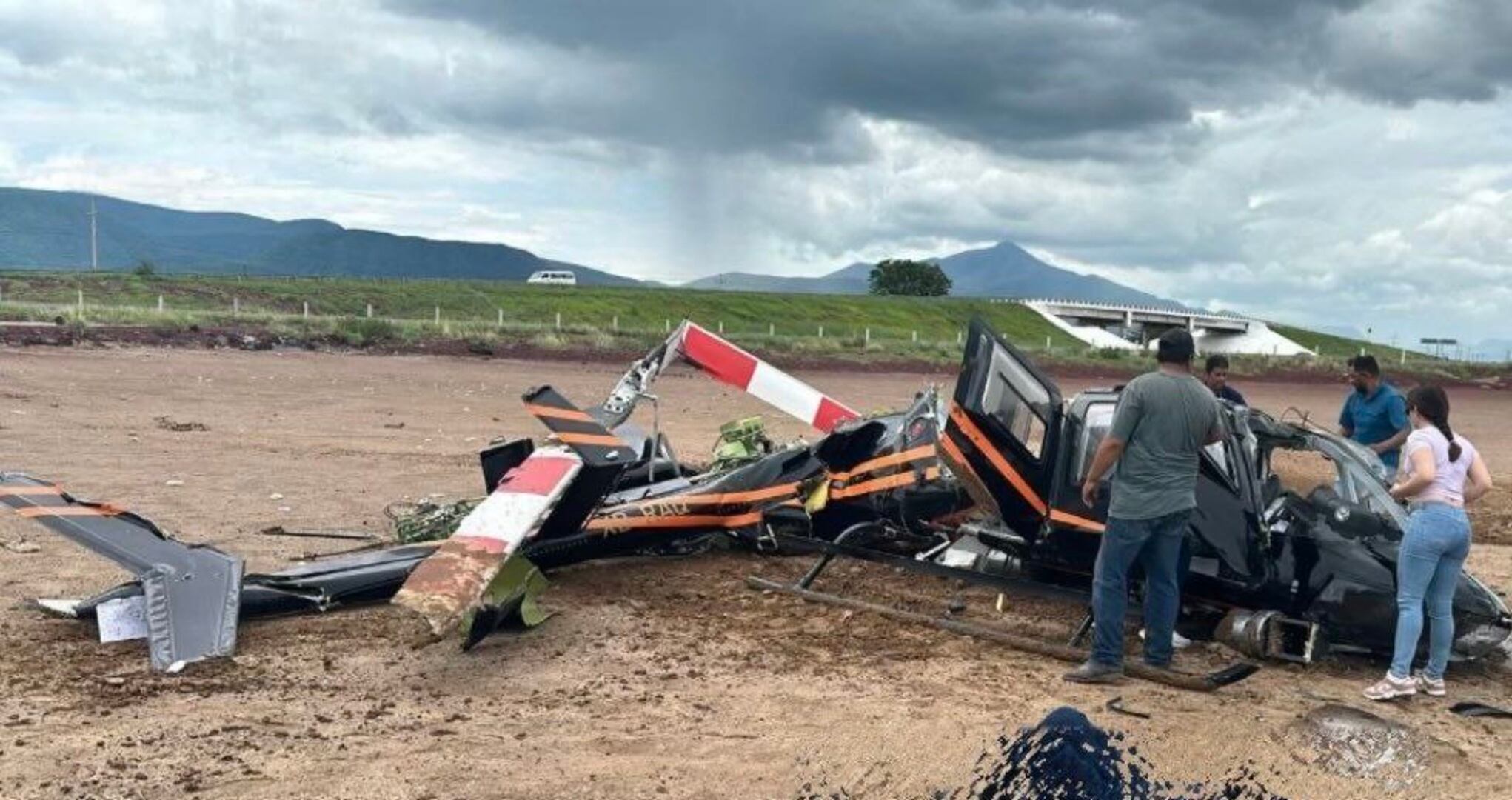 Cae helicóptero en Teocuitatlán, Jalisco; hay dos personas lesionadas de gravedad