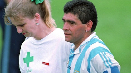 A 30 años del día que a Maradona “le cortaron las piernas”: el detrás de escena, las presiones de FIFA y por qué hoy no sería penado