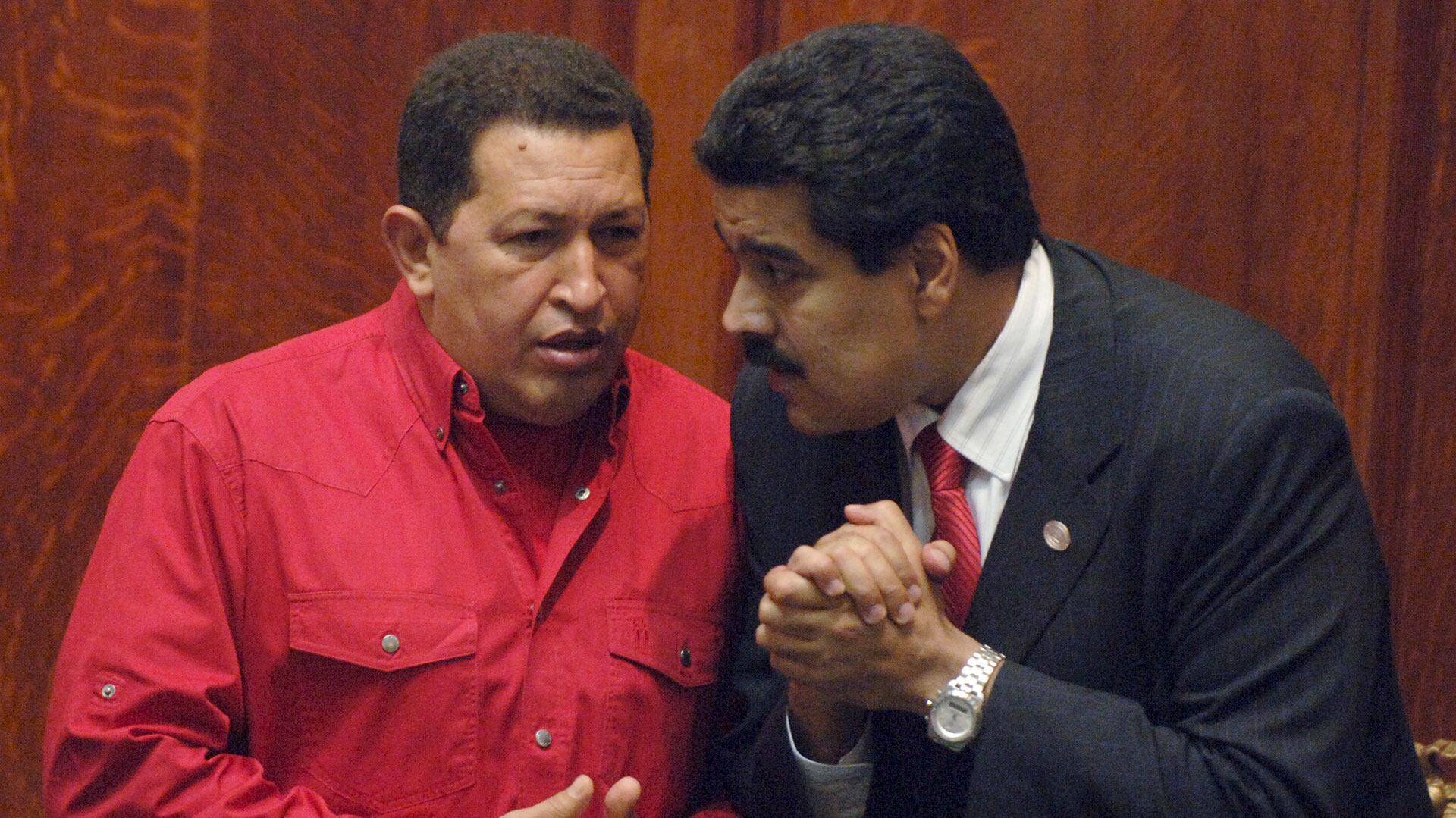 Hugo Chávez y Nicolas Maduro se conocieron en 1992 y en 1997 trabajaron juntos en la fundación del Movimiento Quinta República