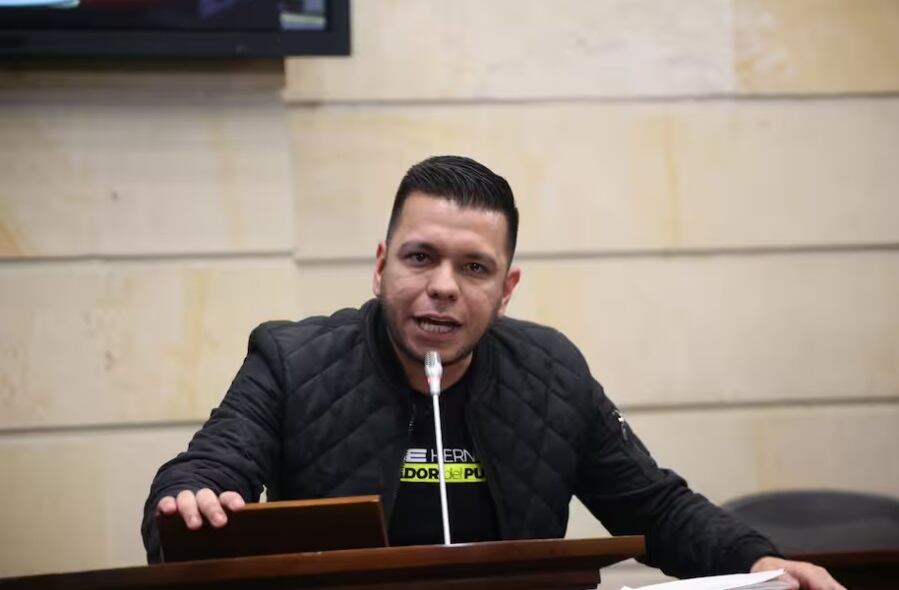 El congresista de Alianza Verde fue uno de los ponentes de la moción de censura contra el ministro de Hacienda, Ricardo Bonilla - crédito Senado de la República