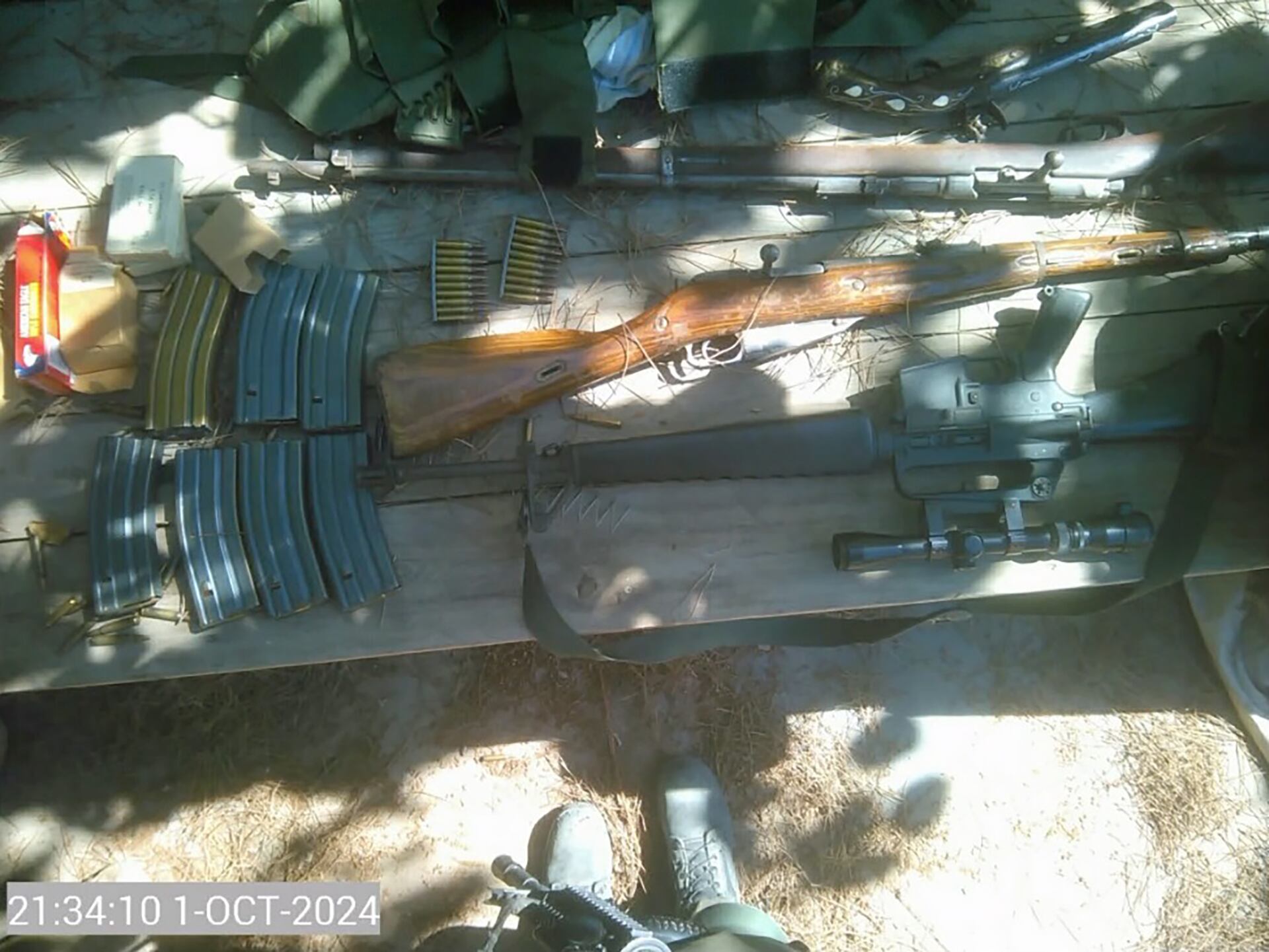 Fotos de armas de Hezbollah halladas en el sur del Líbano