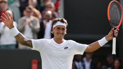 Histórico triunfo del argentino Francisco Comesaña en Wimbledon: venció al ruso Rublev y ganó su primer partido en el circuito ATP