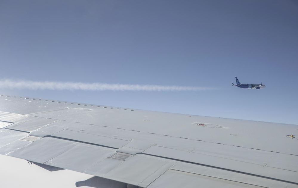 No hay evidencia científica que indique que los contrails representen un riesgo para la salud humana (Europa Press)