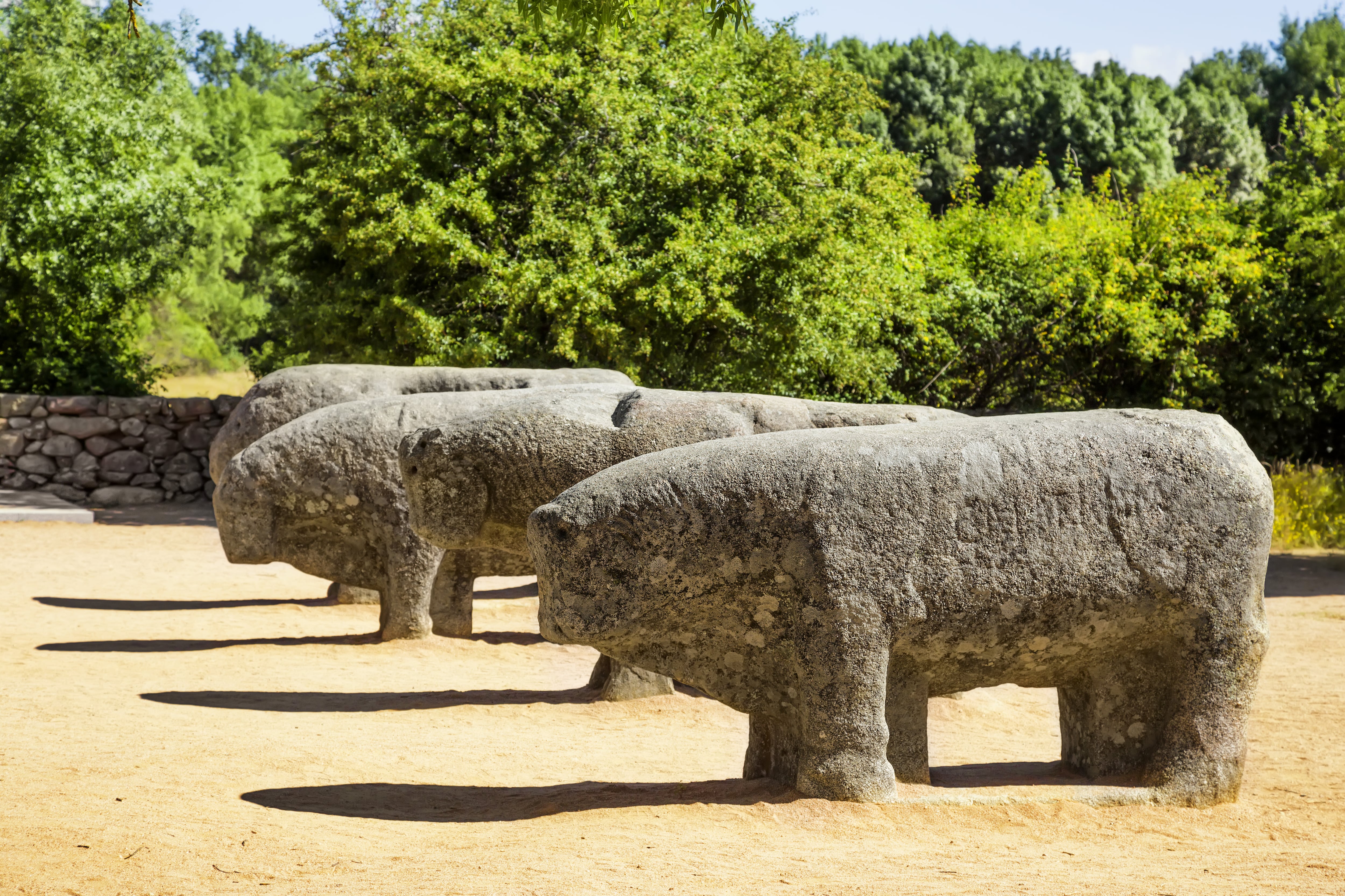 Los Toros de Guisando de El Tiemblo, en Ávila. (Shutterstock España)