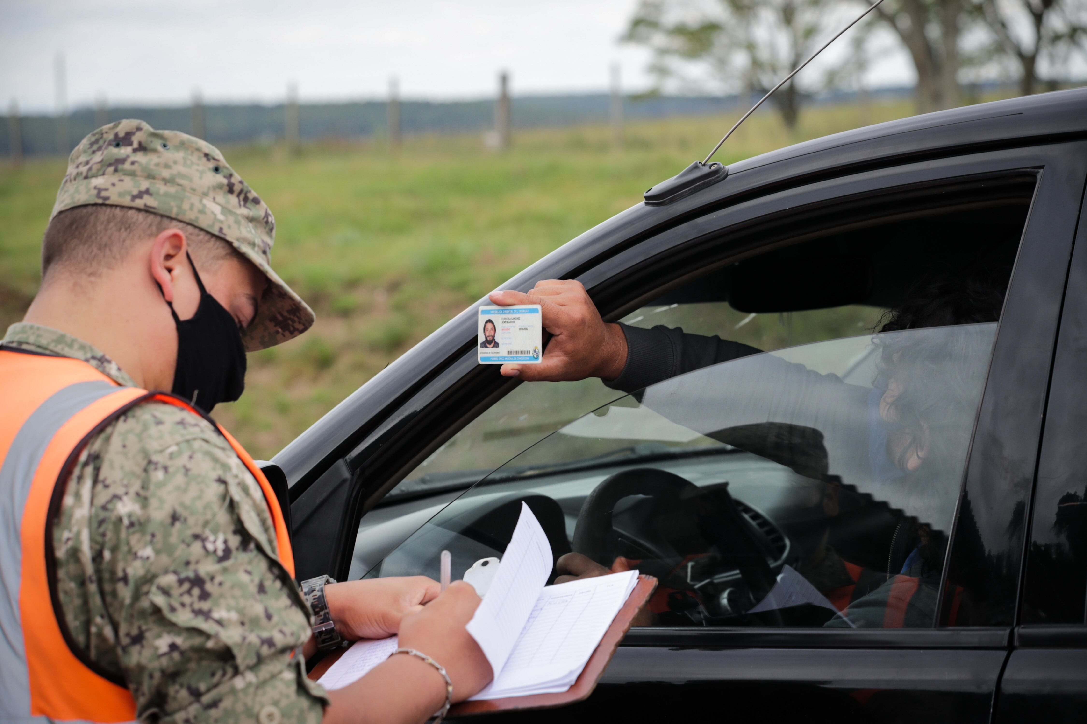 Control de aduanas.  (EFE/Raúl Martínez)
