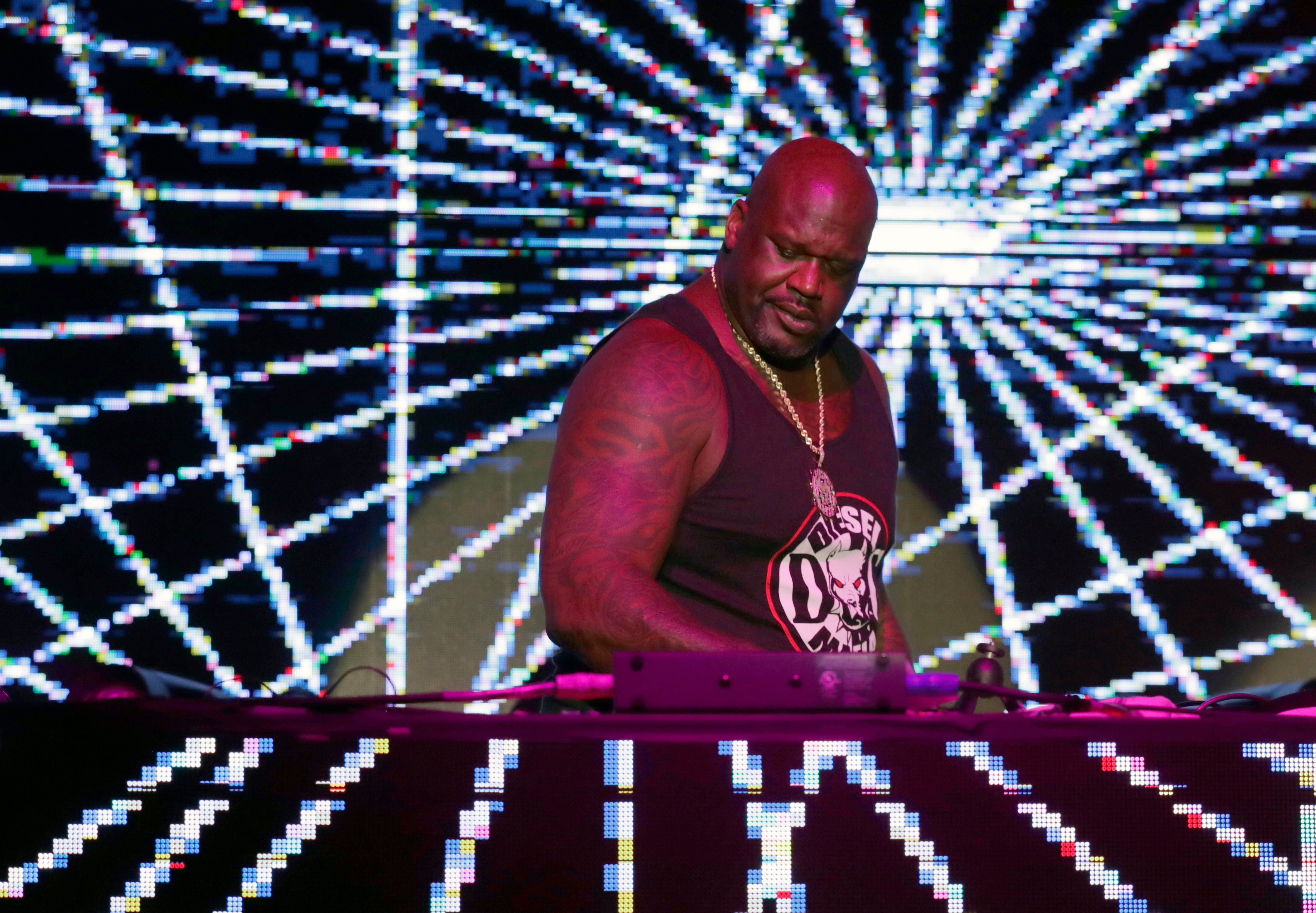 Shaquille O'Neal sigue trabajando como DJ en diferentes fiestas tras retirarse de la NBA (Foto AP/Lynne Sladky).