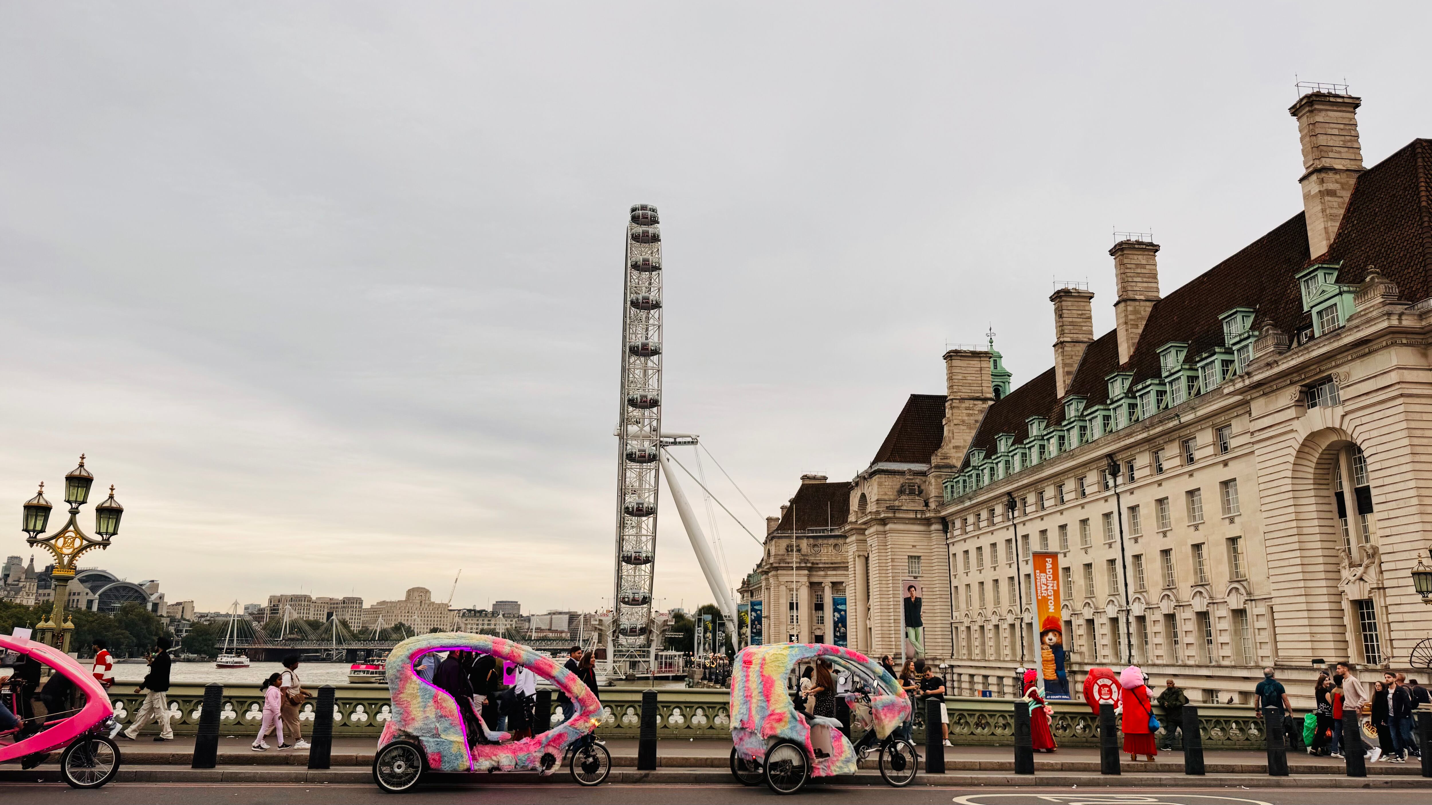 Lugares icónicos de Londres que no pueden faltar en tu visita. La capital del Reino Unido ofrece una rica mezcla de historia, cultura y modernidad. Desde el Tower of London hasta el palacio de Buckingham, un repaso por los rincones que definen esta ciudad única