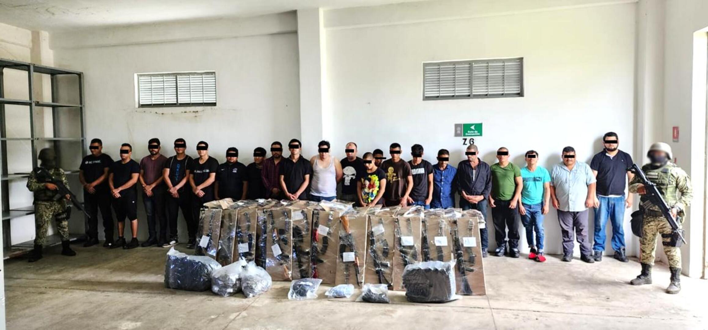 Caen 21 sujetos ligados al Cártel de Sinaloa en Chiapas con casi 30 armas; fueron vinculados a proceso