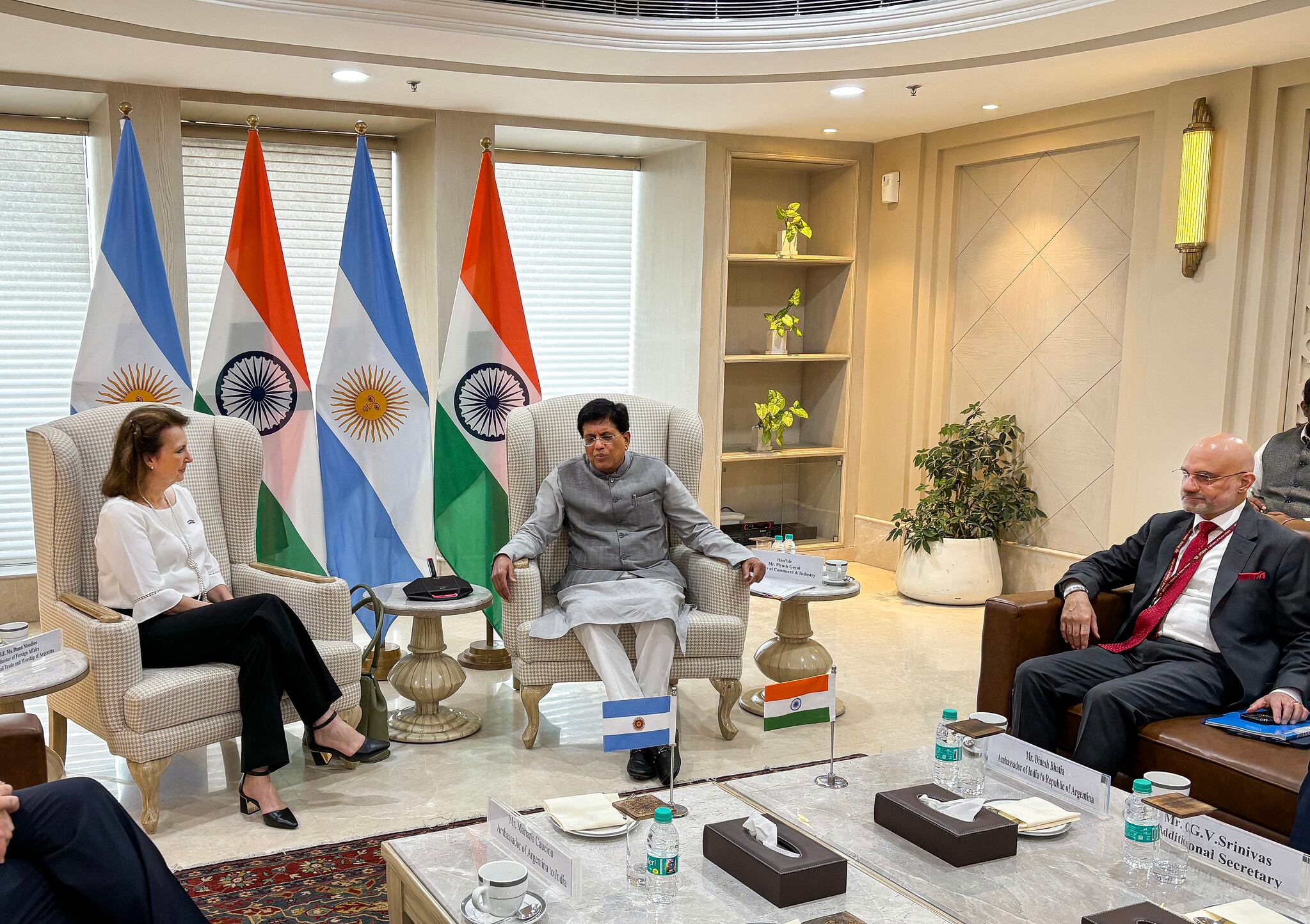 Mondino con Piyush Goyal