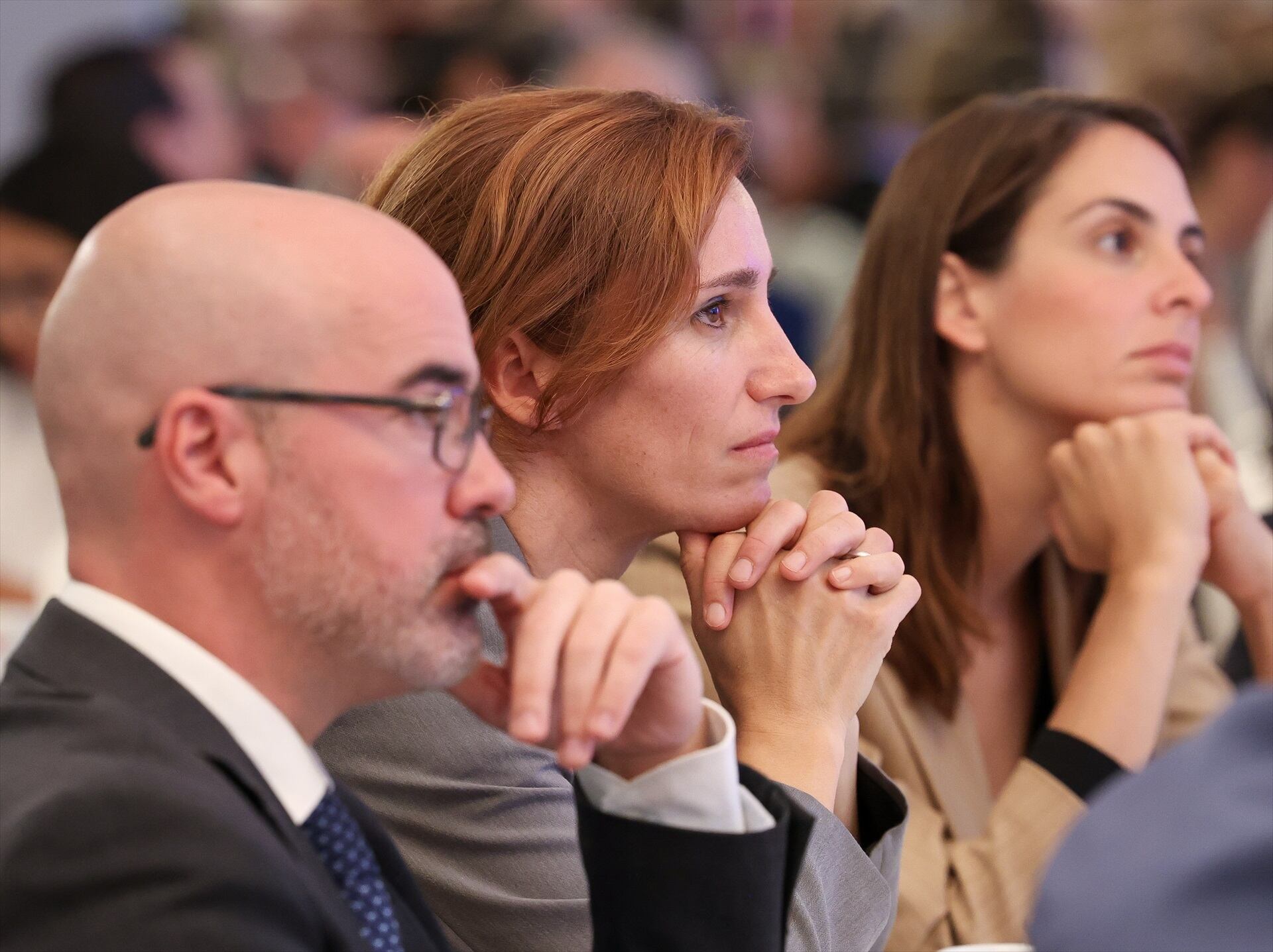 La ministra de Sanidad, Mónica García (c), durante el Foro Salud de Nueva Economía Fórum. (Marta Fernández / Europa Press)