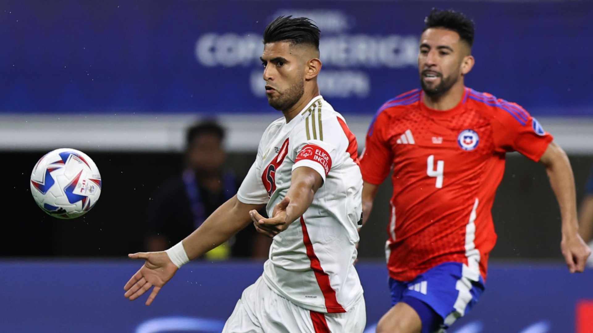 Carlos Zambrano fue una de las figuras del Perú vs Chile en el empate por Copa América 2024.