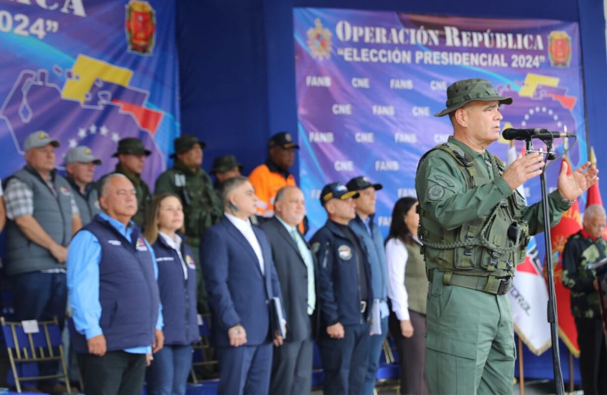 Padrino estuvo rodeado del Alto Mando Militar