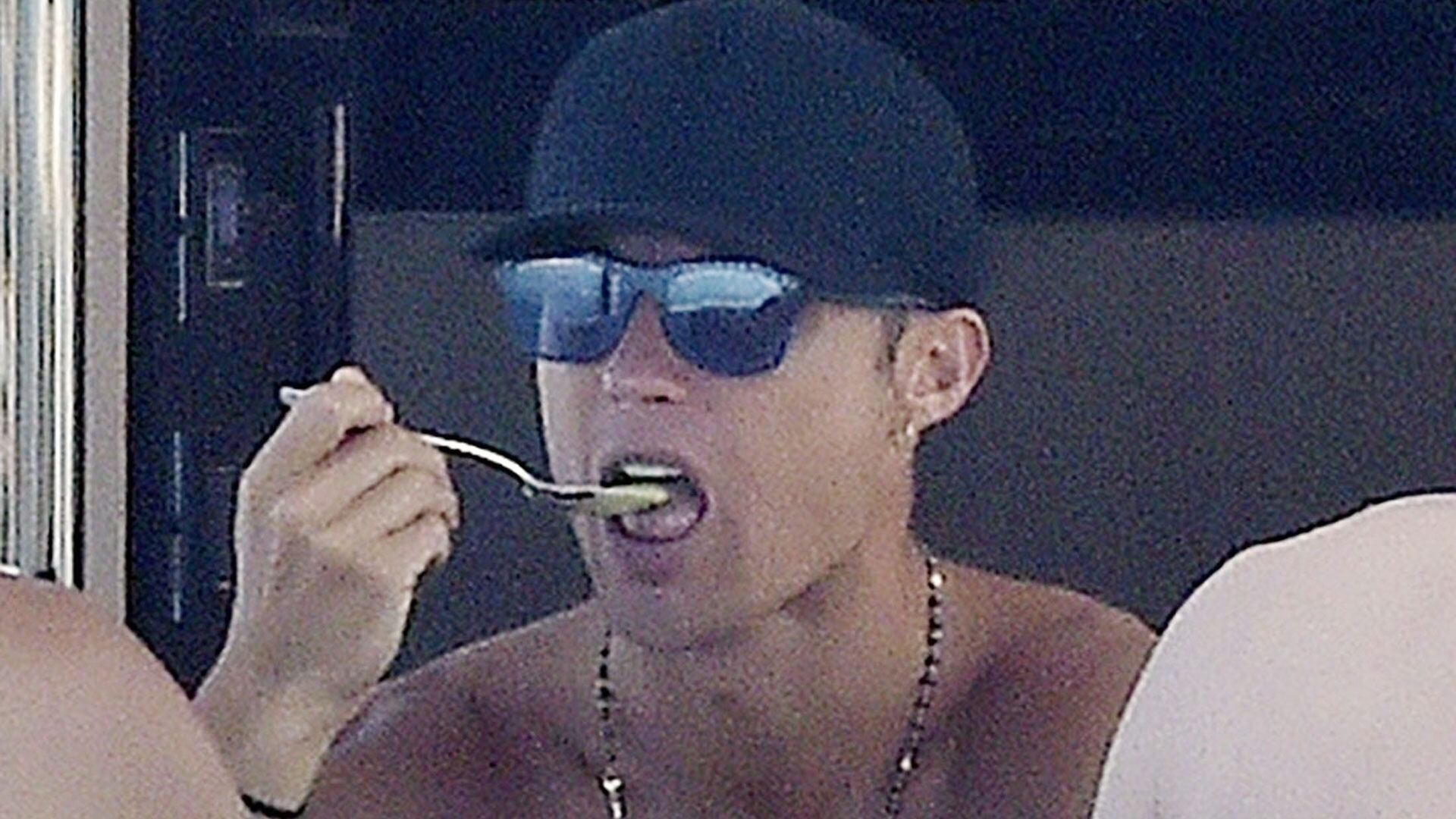 Cristiano Ronaldo comiendo