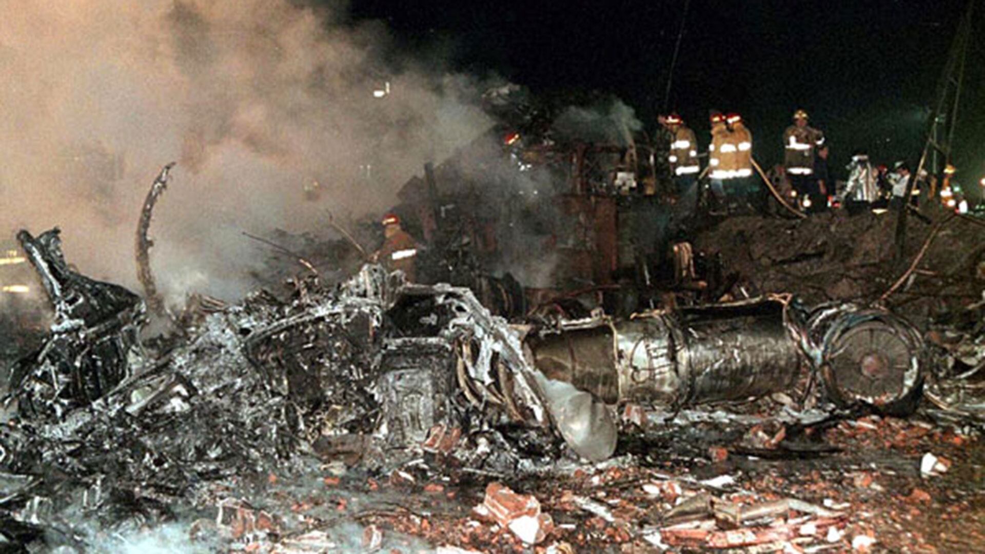 El 31 de agosto de 1999 se produjo "La Tragedia de LAPA" en la que murieron 65 personas. Andy Deutsch era el dueño de la compañía de aviación