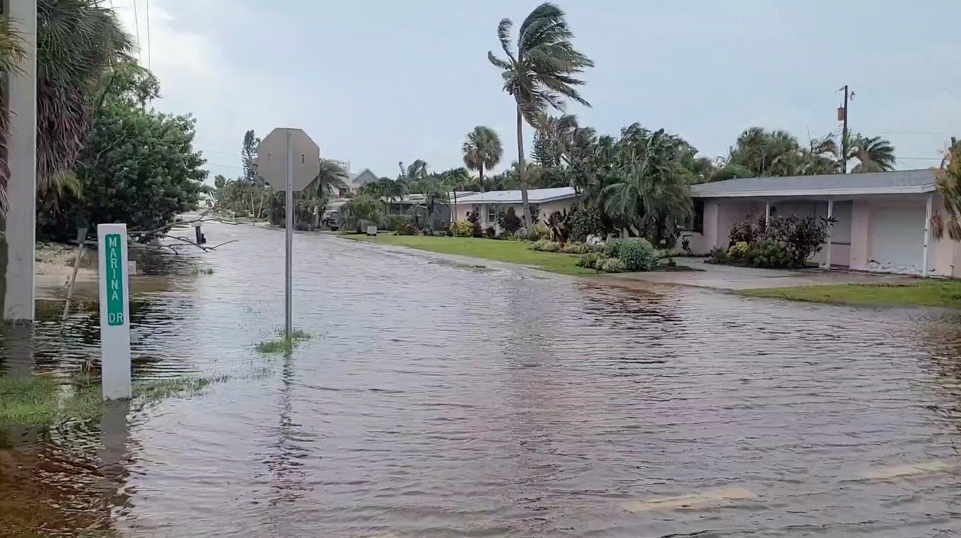 El Huracán Debby, la tormenta más reciente, impactó la costa del Golfo de Florida antes de avanzar por Las Carolinas. (REUTERS)
