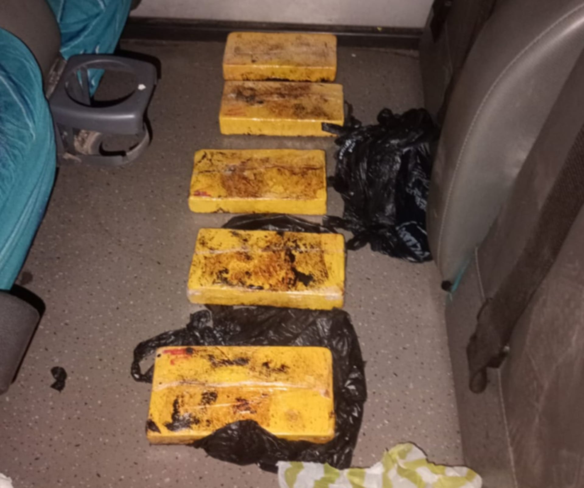 Gendarmería detuvo a una mujer que viajaba con 5 kilos de cocaína en un ómnibus de tour de compras (GNA)