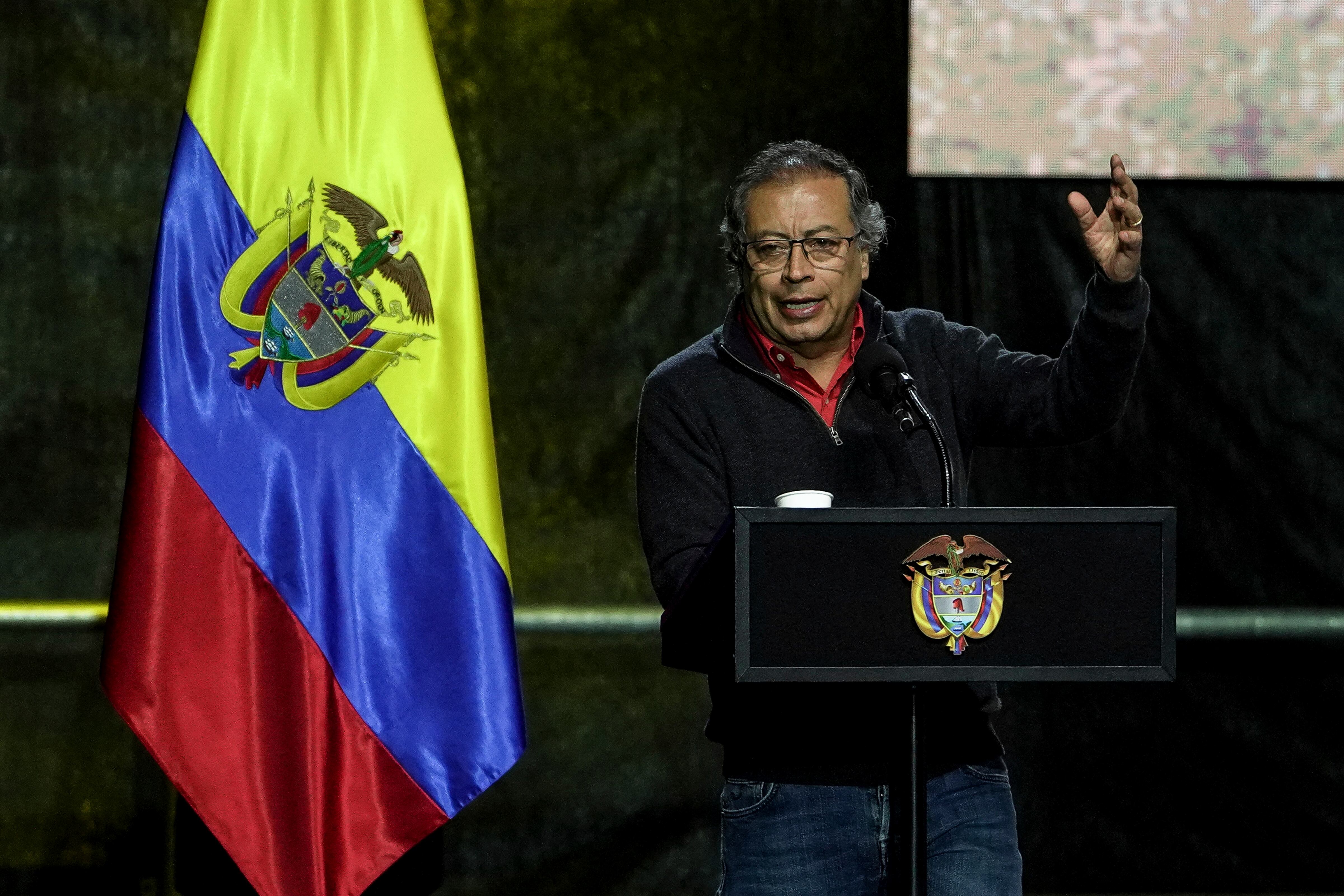 Gustavo Petro ha adoptado un papel aferrado a la prudencia sobre lo que tiene que ver con Venezuela - crédito Iván Valencia/AP