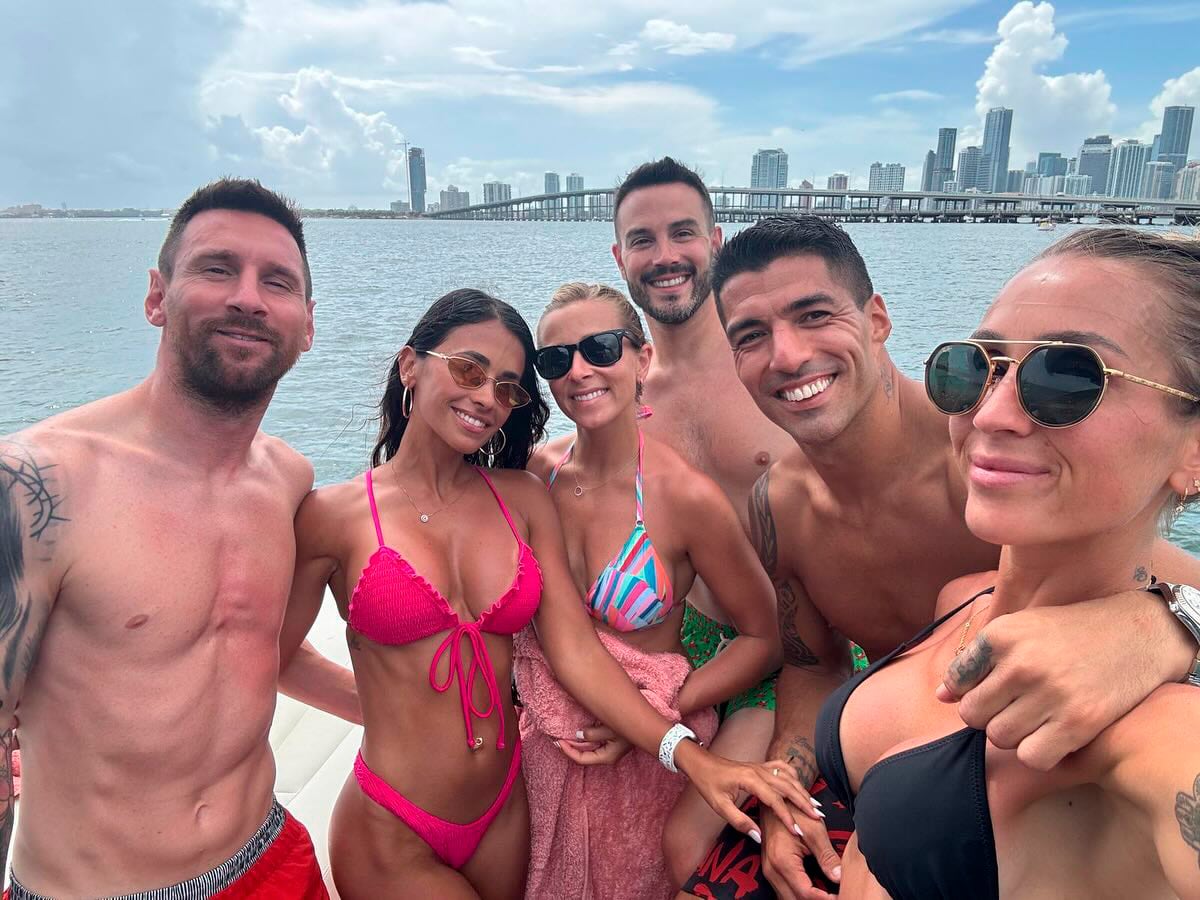 Las fotos de Antonela Roccuzzo y Messi en un yate en Miami