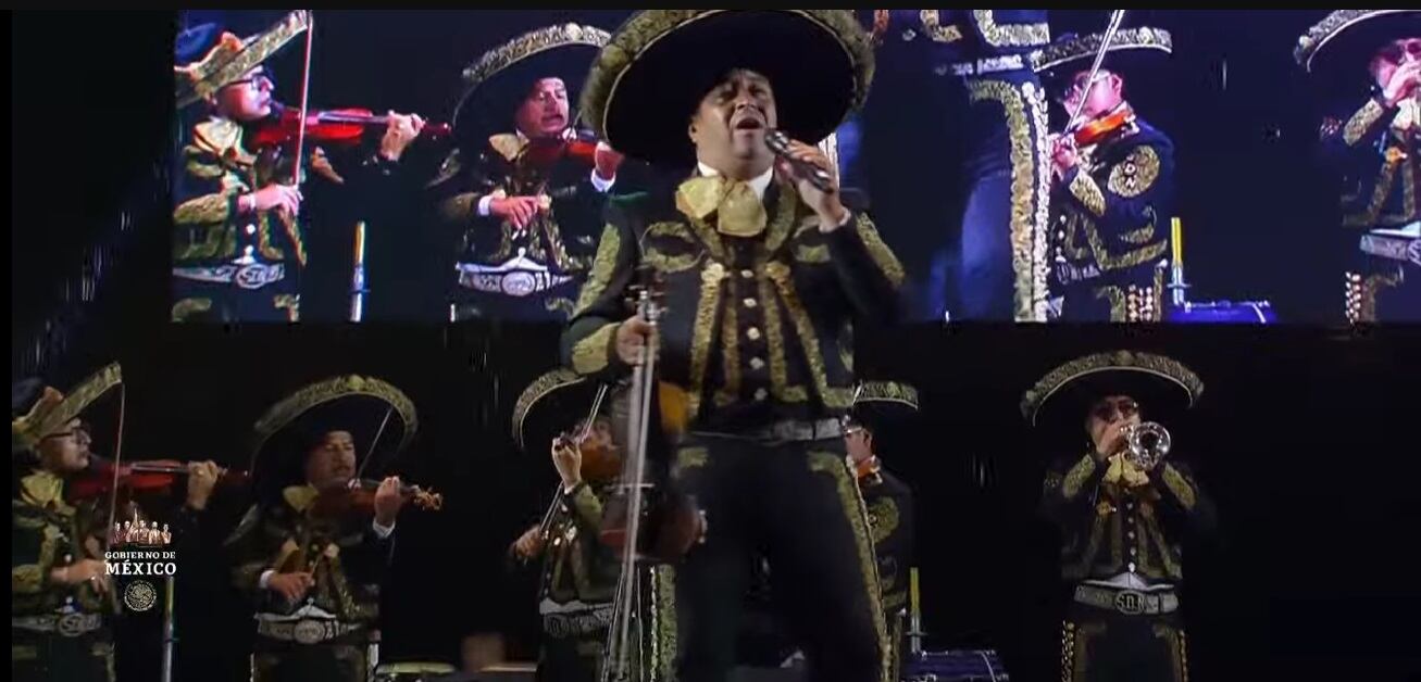 Zócalo - Grito Independencia 15 septiembre - mariachi Sedena