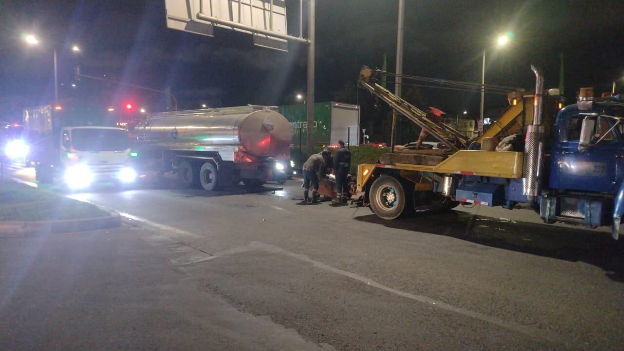 Se varó un camión en la avenida Ciudad de Cali - crédito Bogotá Tránsito