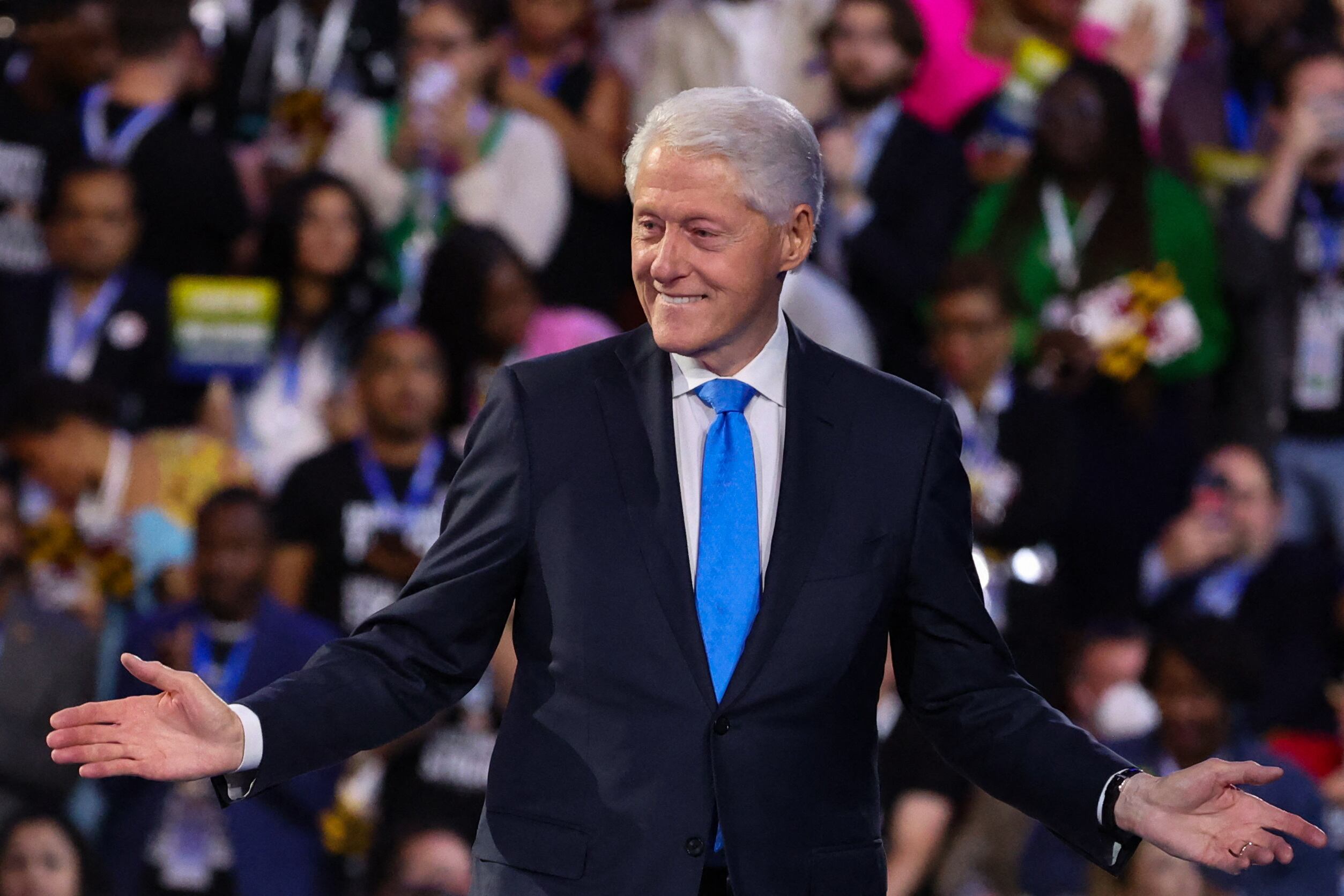 Bill Clinton respaldó a Kamala Harris y criticó la actitud de Trump en el tercer día de la Convención Demócrata (REUTERS/Brendan Mcdermid)