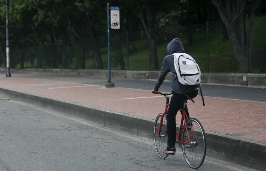 En algunos de los casos de accidentes de en los que se ven involucrados ciclistas ni siquiera contaban con un casco como medida de protección - crédito Colprensa/Mario Franco