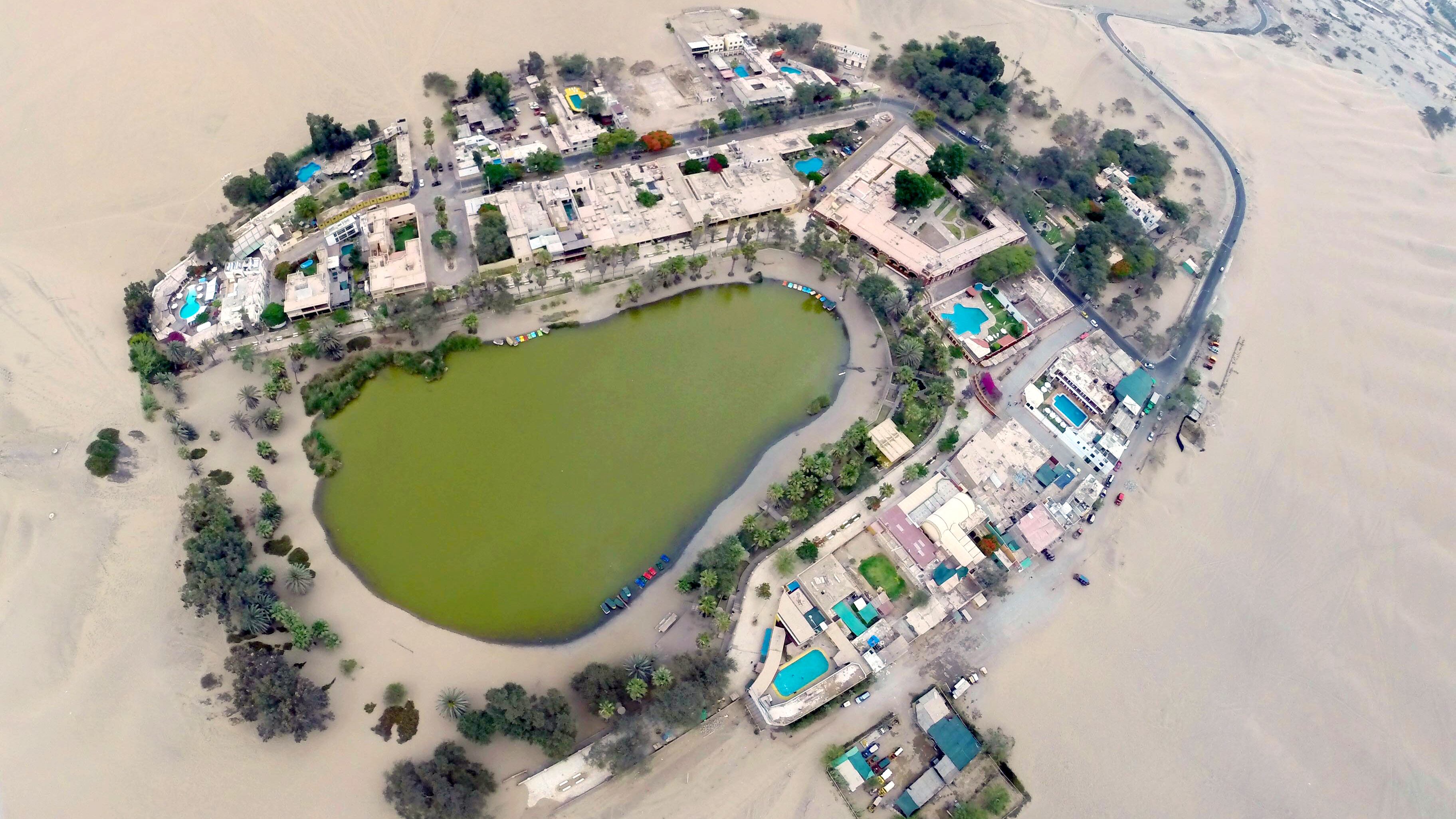 Huacachina se encuentra en el desierto del Pacífico por lo que su clima es cálido y árido. Hace sol todos los días del año y casi nunca llueve. Foto: Reuters