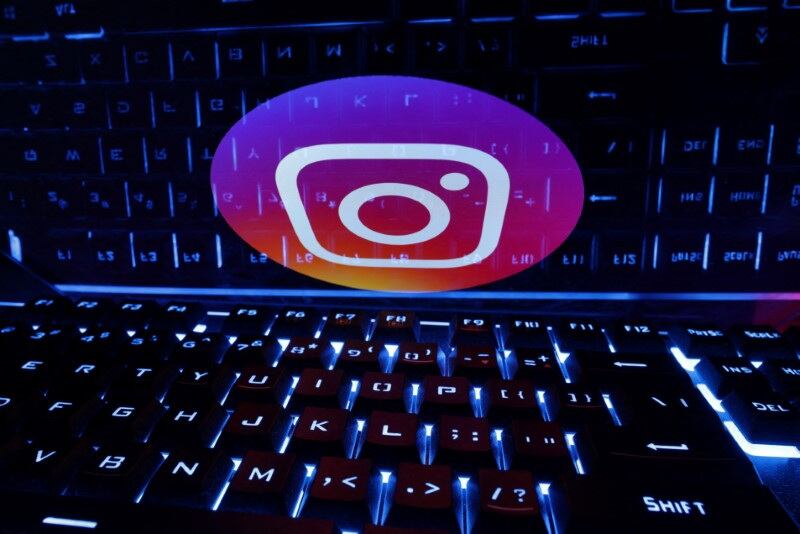 Instagram es criticada por mantener online lenguaje ofensivo contra políticas pese a haber sido informado. (REUTERS/Dado Ruvic)