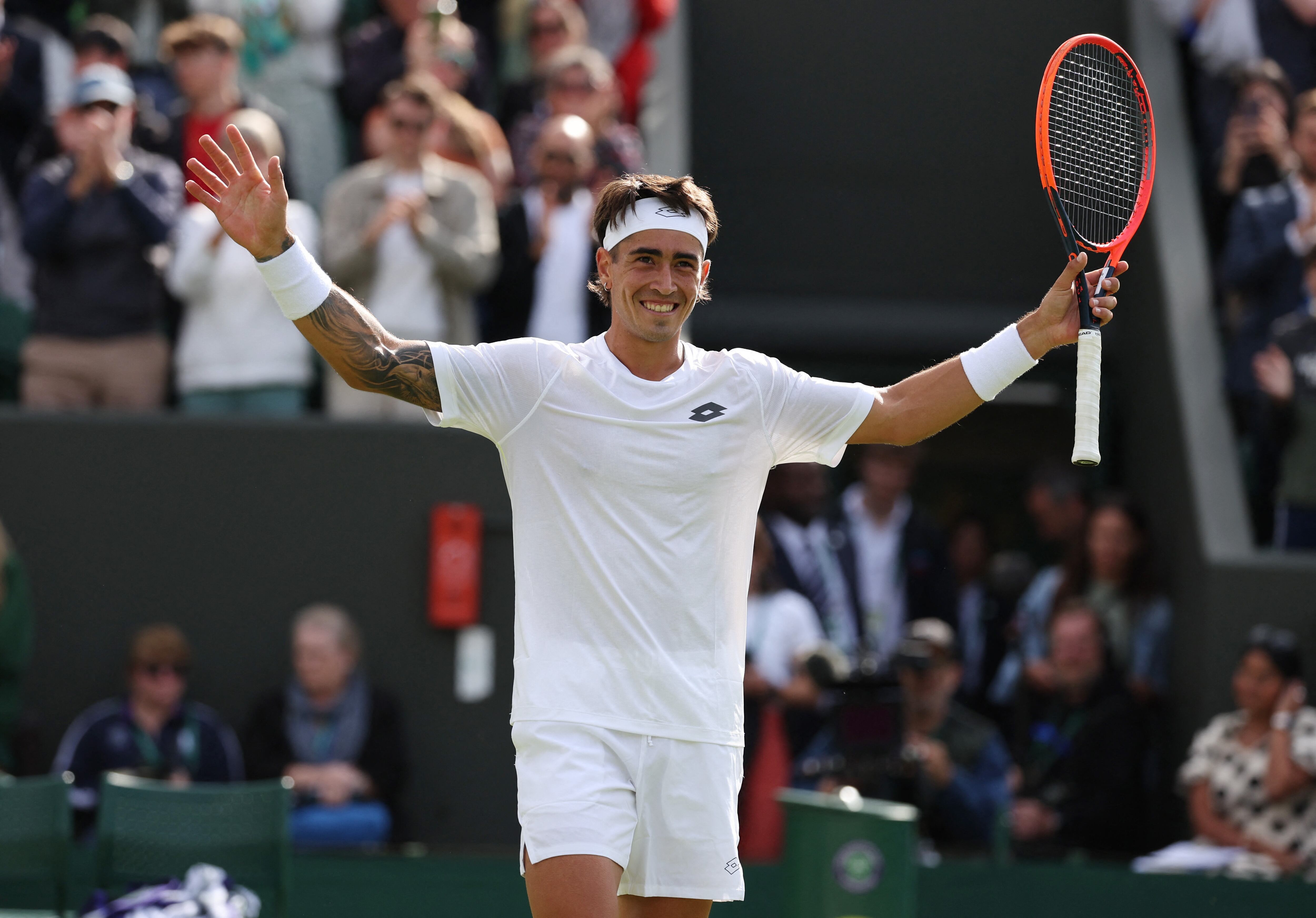 El argentino Comesaña dio el golpe en el segundo día de acción en Wimbledon y eliminó al N° 6 del mundo (REUTERS/Isabel Infantes)