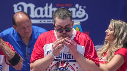 Devoró 58 “Hot dogs” en 10 minutos y se transformó en el nuevo ganador del tradicional concurso de Nueva York