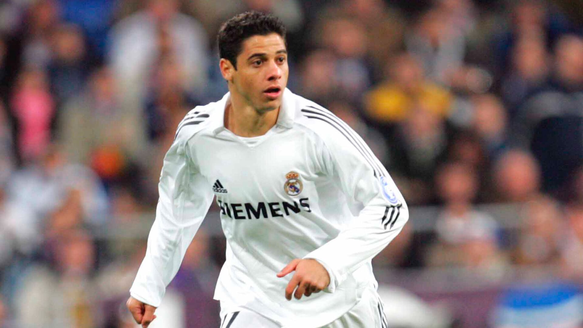 Cicinho durante el 2006 vistiendo los colores del Real Madrid - crédito Kieran Galvin/Shutterstock