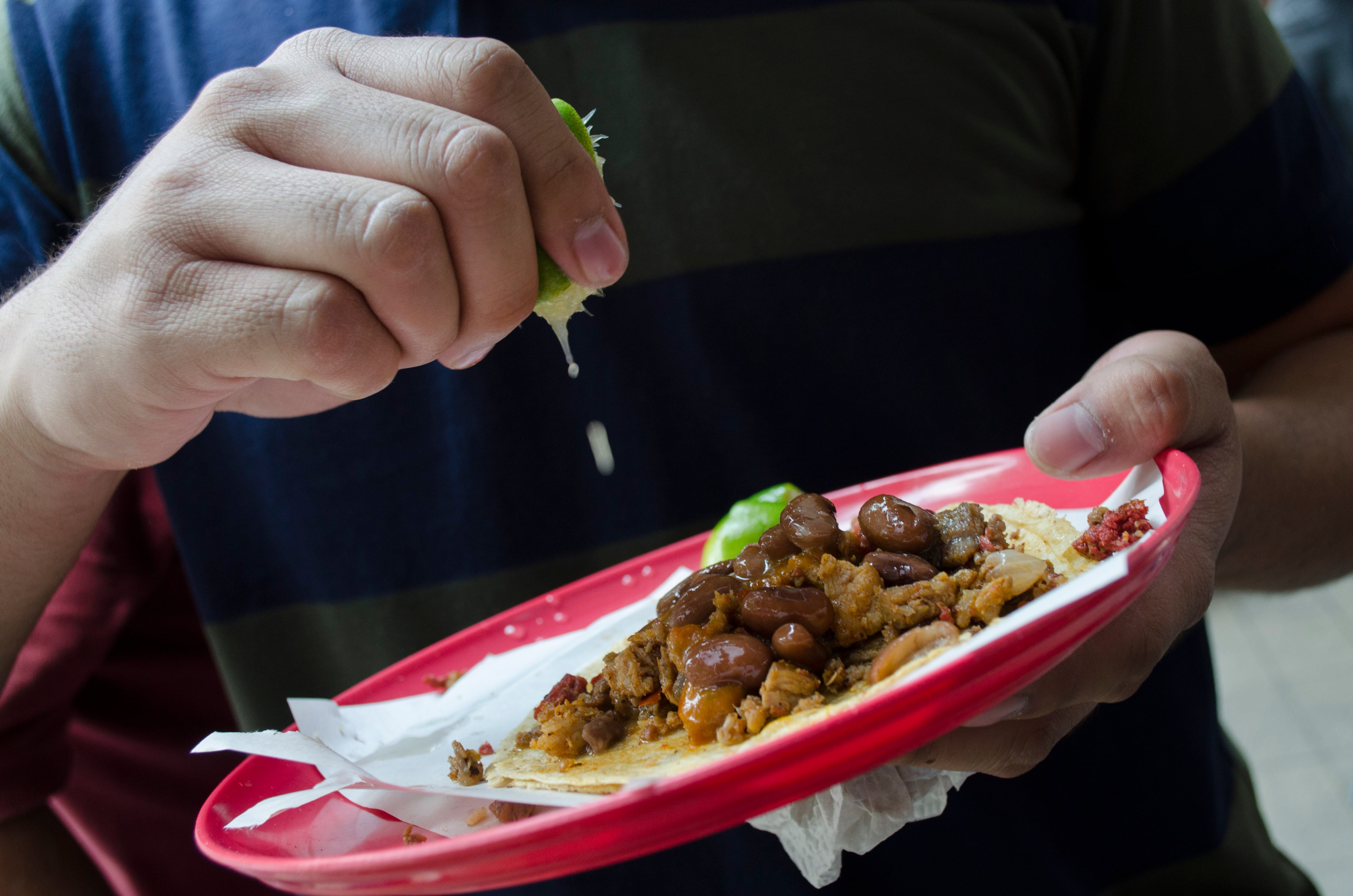 MÉXICO, D.F., 13JUNIO2014.- Tacos de todo tipo, prehispánicos o de pastor, es la oferta para este fin de semana en la Feria del Taco 224 en el centro de la Magdalena Contreras
FOTO: MARÍA JOSÉ MARTÍNEZ /CUARTOSCURO.COM