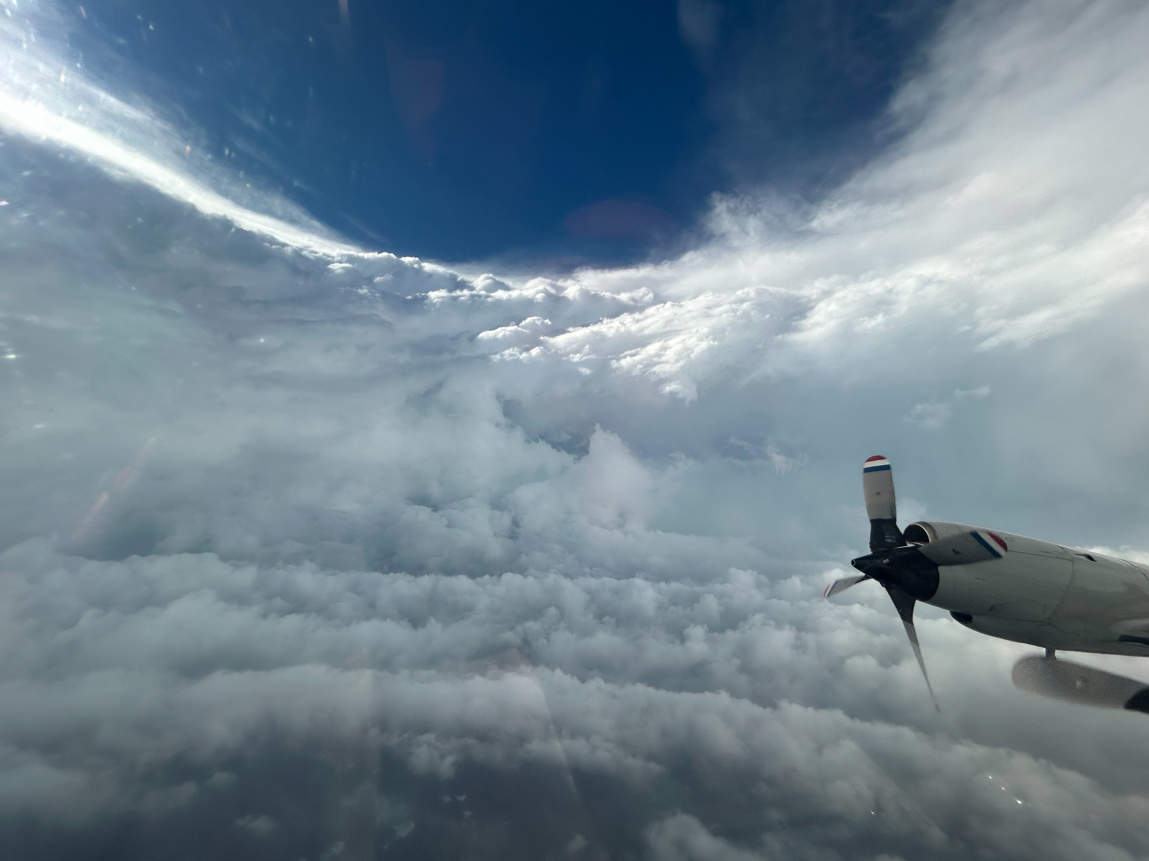 Foto tomada desde el interior del huracán Beryl, 2 julio 2024