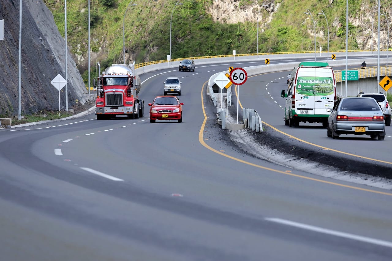Vehículos en las carreteras de Colombia. Foto: Ministerio de Transporte.