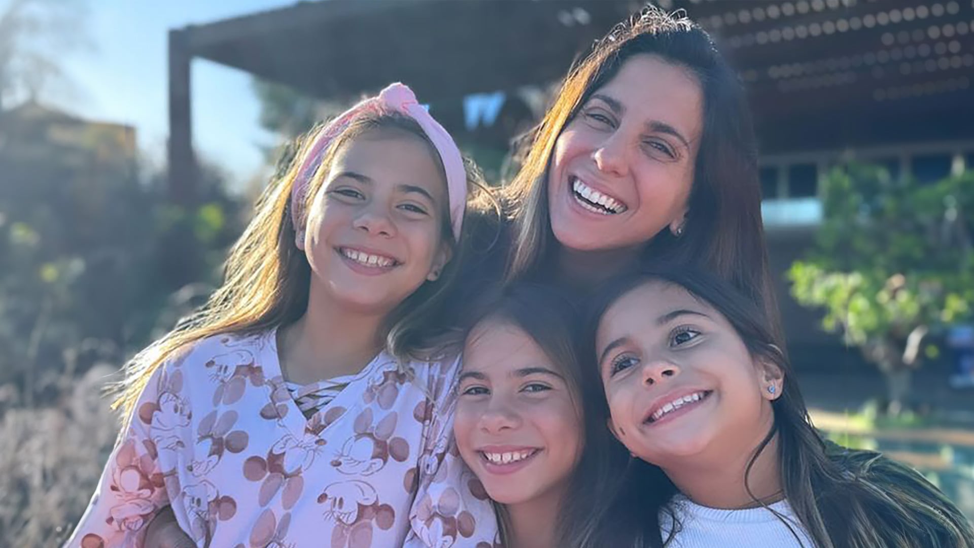 La emoción de Cinthia Fernández por la coincidencia del cumpleaños de sus hijas con el Día de la Madre