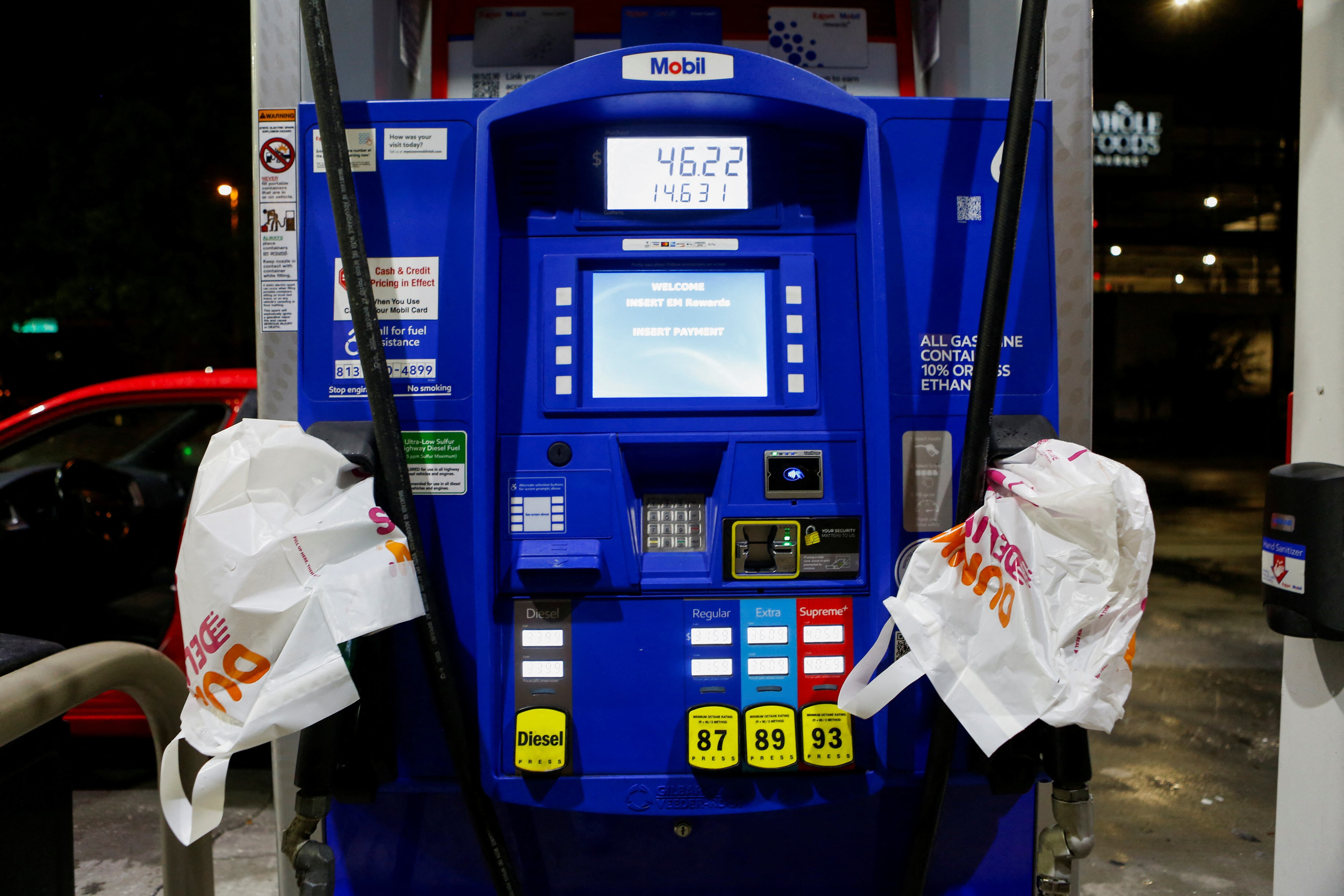 Vista de una gasolinera que se quedó sin combustible mientras se acerca el huracán Milton, en Tampa, Florida, EE. UU., el 6 de octubre de 2024. REUTERS/Octavio Jones