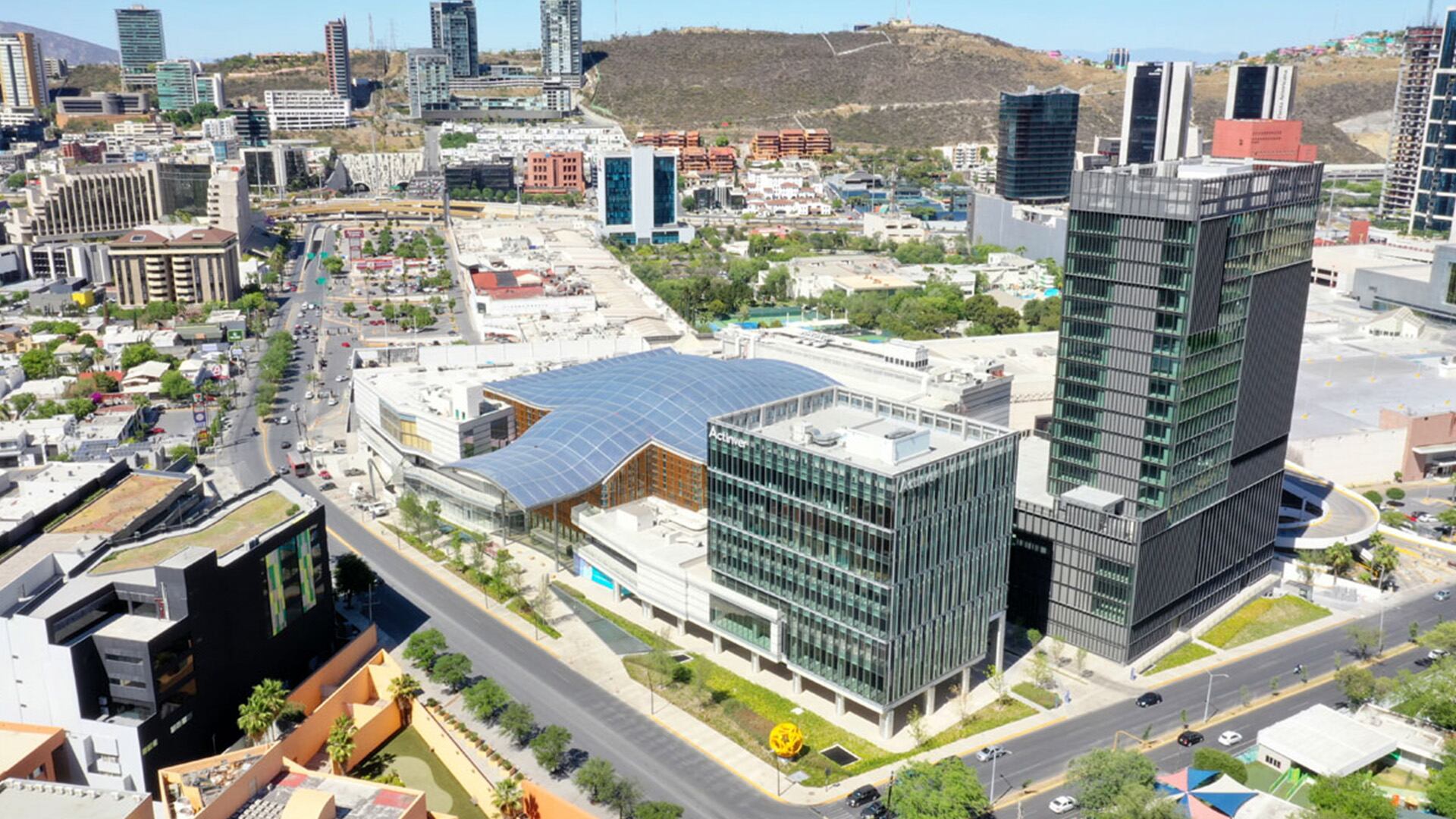 Foto de Plaza Áuriga, centro comercial donde un techo de cristal colapsó