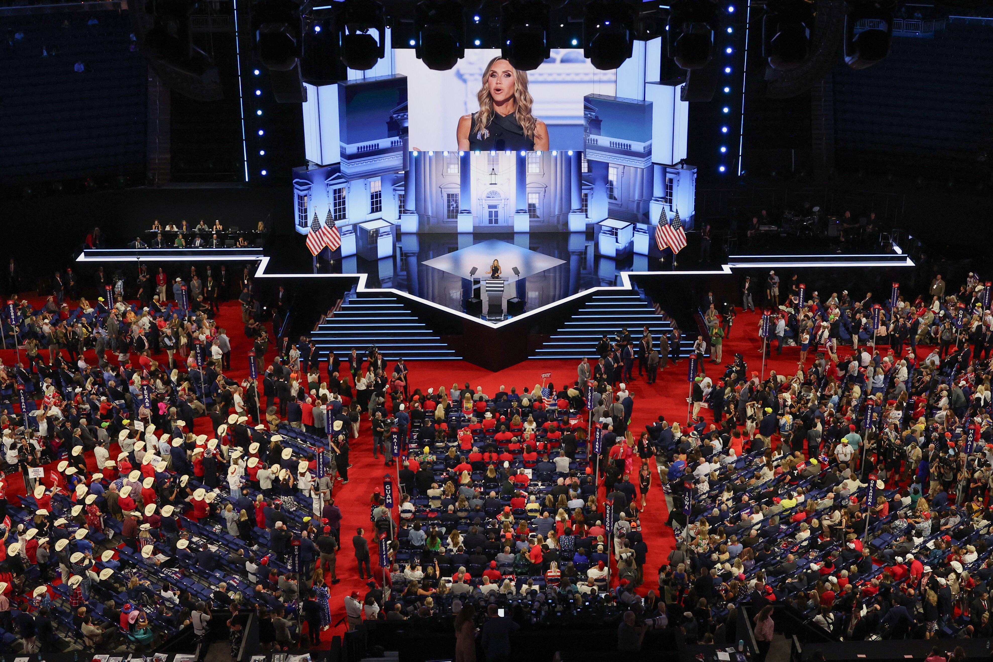 La iniciativa "Protect the Vote" liderada por Lara busca reclutar 100.000 voluntarios. (REUTERS/Mike Segar)