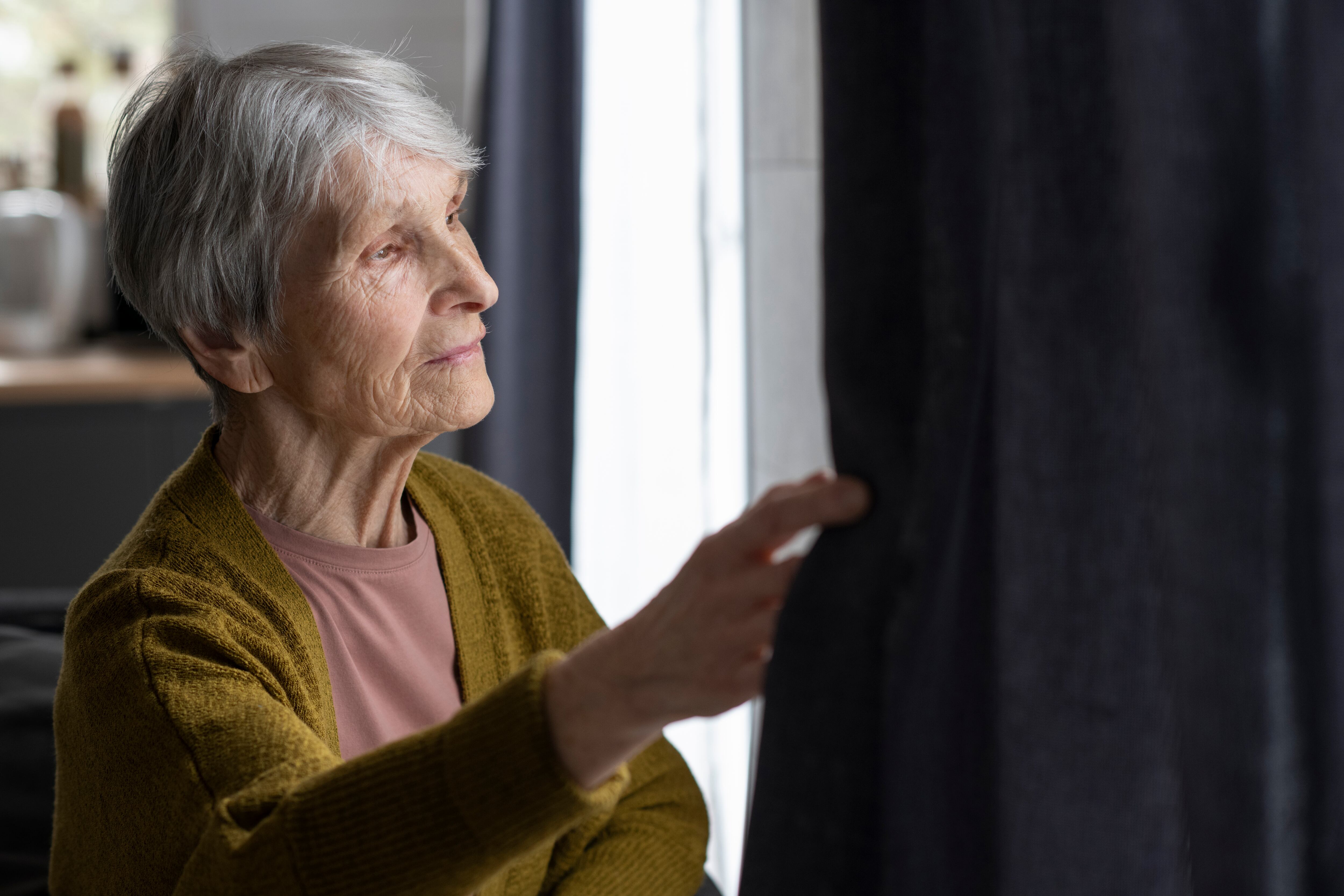 mujer anciana adulto mayor deterioro cognitivo demencia soledad (freepik)