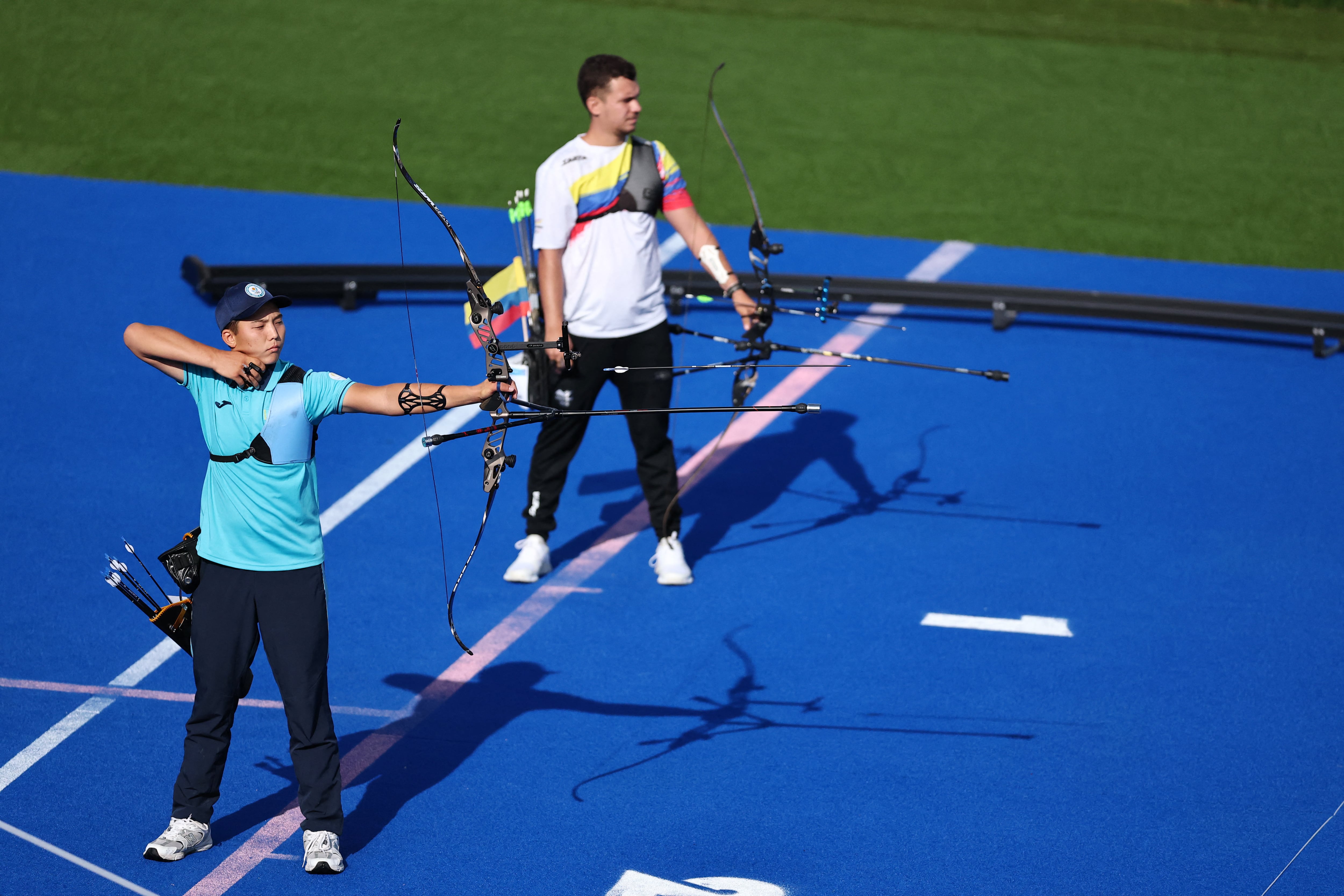 Paris 2024 Olympics - Archery - Men's Individual 1/32 Elimination Round - Invalides, Paris, France - August 01, 2024. Dauletkeldi Zhangbyrbay of Kazakhstan in action against Jorge Enriquez of Colombia. REUTERS/Tingshu Wang