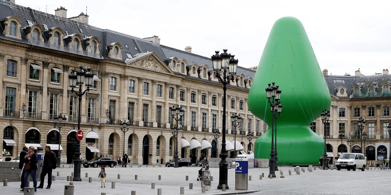 Árbol inflable en Place Vendôme