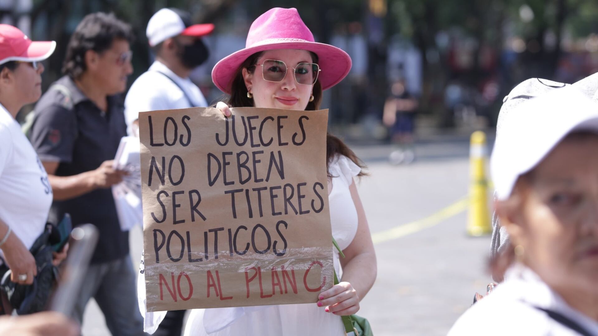 Protesta en la Ciudad de México de trabajadores del Poder Judicial de la Federación