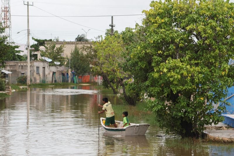 Huracán Milton Categoría 4 sigue frente a Yucatán con rachas de viento de hasta 300 km/h | EN VIVO