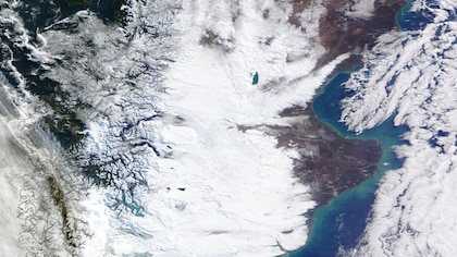 La impactante foto satelital de la NASA que muestra la Patagonia completamente nevada