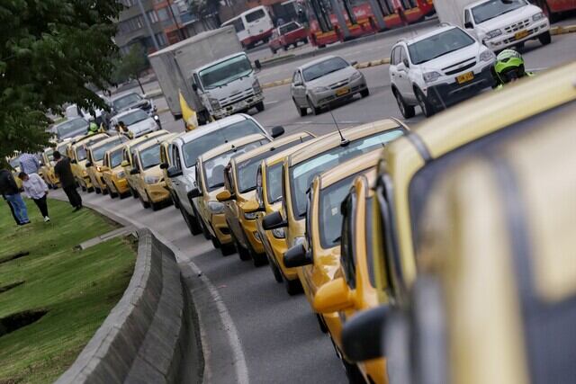 El subsidio de combustible para taxistas estaría entre los 400.000 y 500.000 pesos - crédito Colprensa