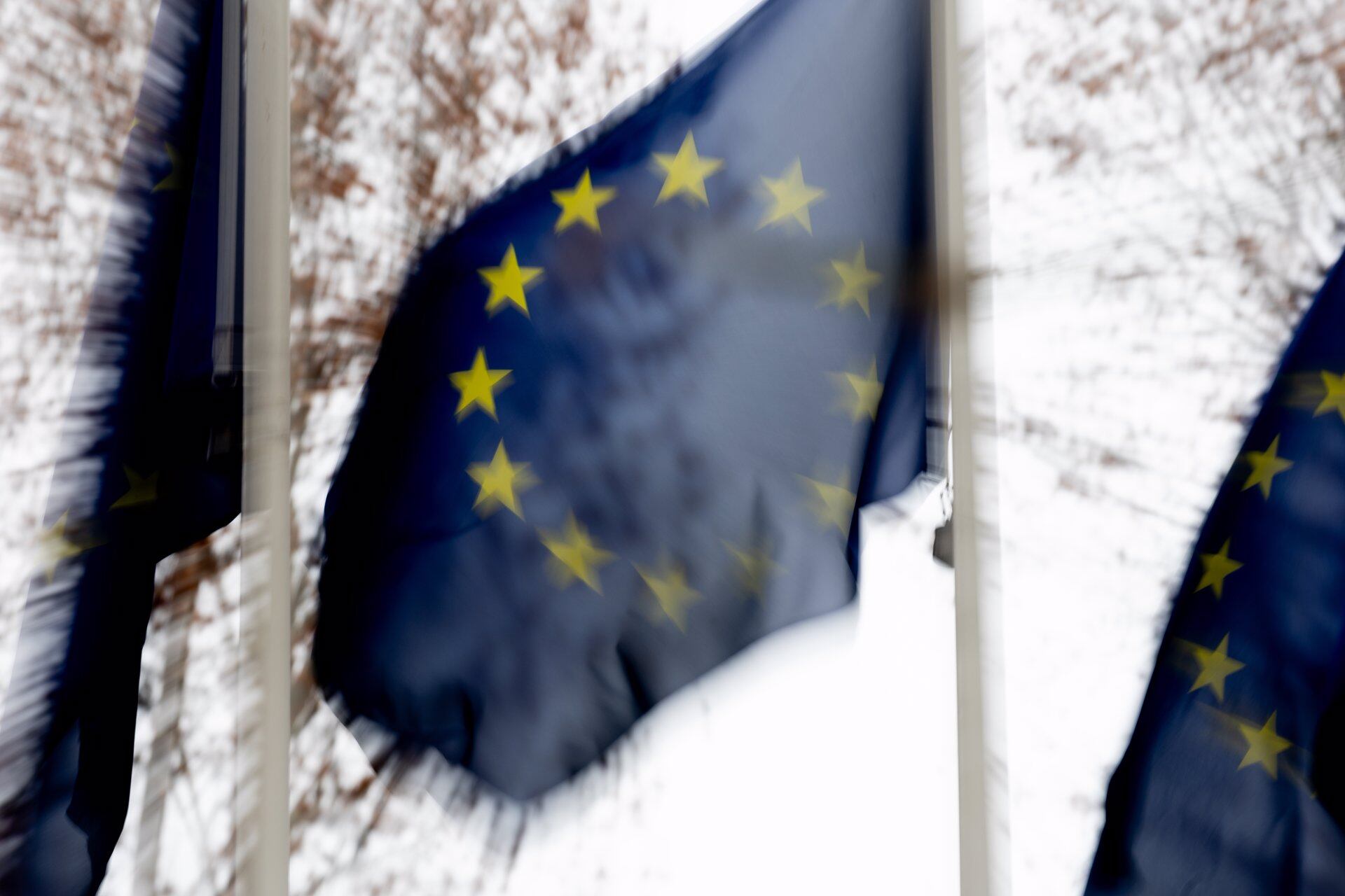 03/01/2024 Una bandera de la Unión Europea, a 3 de enero de 2024, en Madrid (España). La bandera de la Unión Europea está formada por 12 estrellas amarillas dispuestas en círculo sobre un fondo azul. Las estrellas representan los ideales de solidaridad y armonía entre los países de la Unión Europea, mientras que el círculo es un símbolo de su unidad.
POLITICA 
Eduardo Parra - Europa Press
