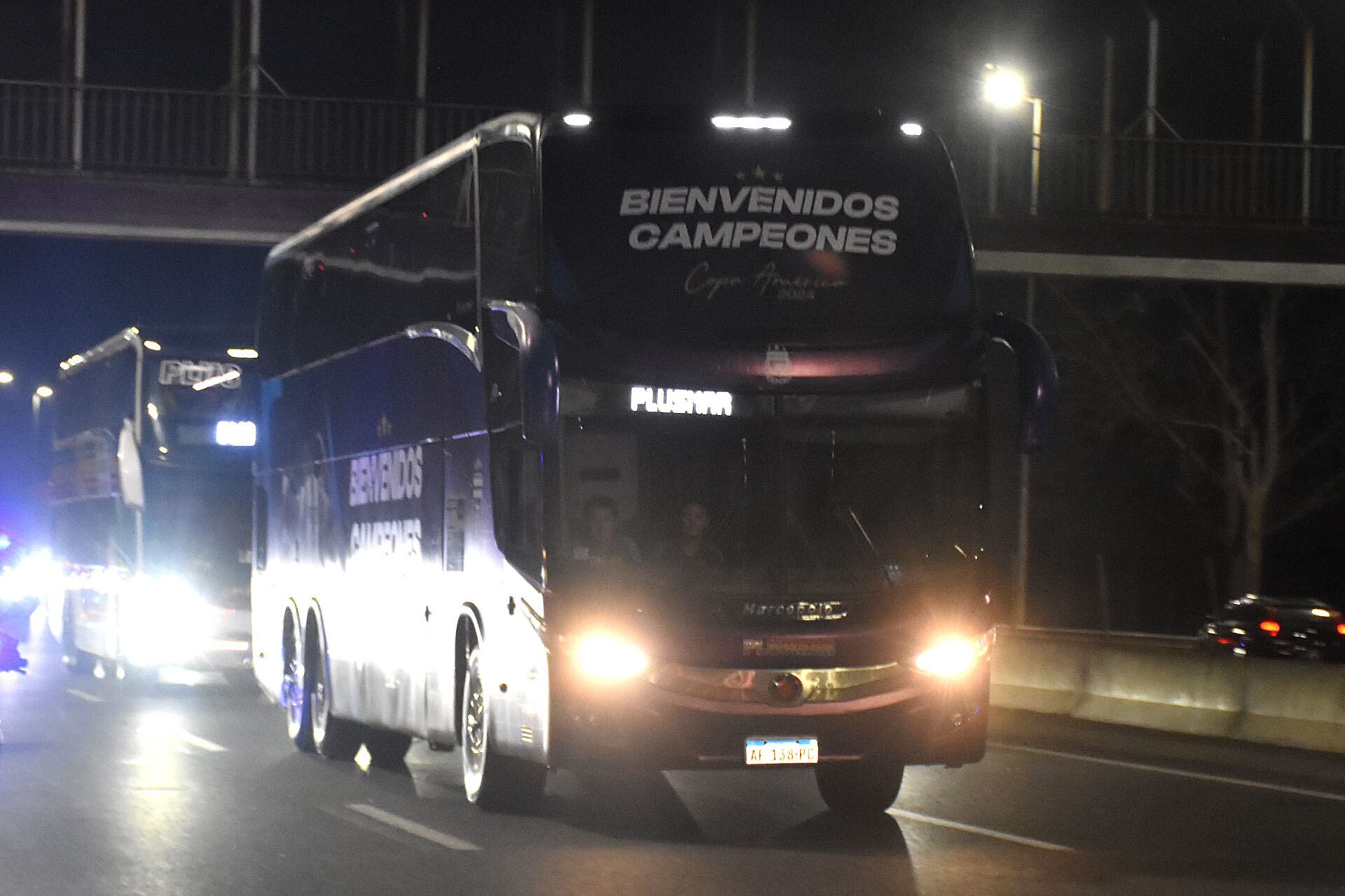 Llegada Micro Selección Argentina Ezeiza