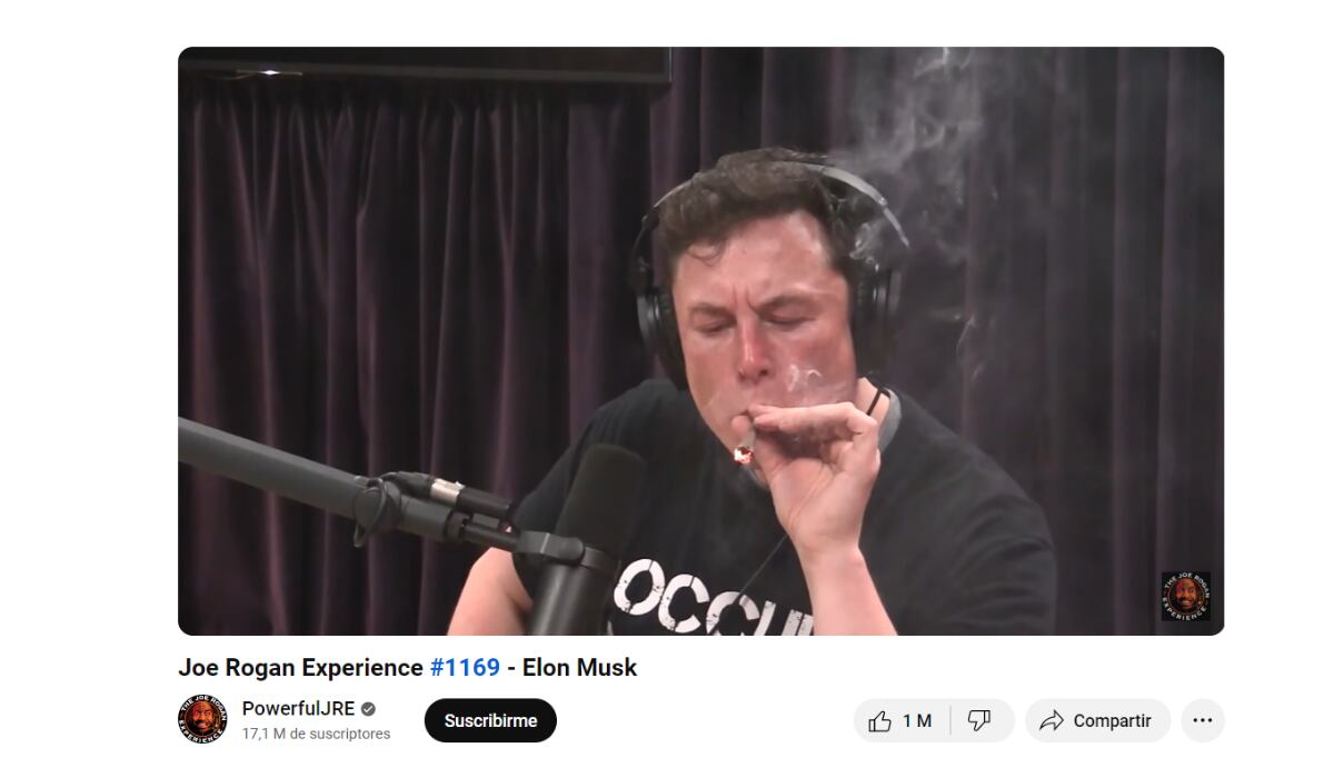 Musk fumó marihuana en una entrevista con Joe Rogan. (YouTube: PowerfulRJE)