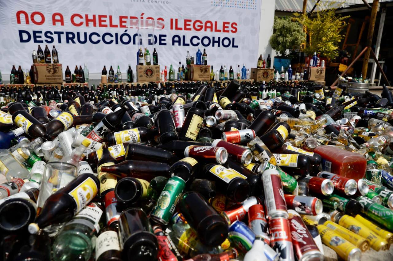 En Coyoacán destruyeron cervezas provenientes de chelerías ilegales