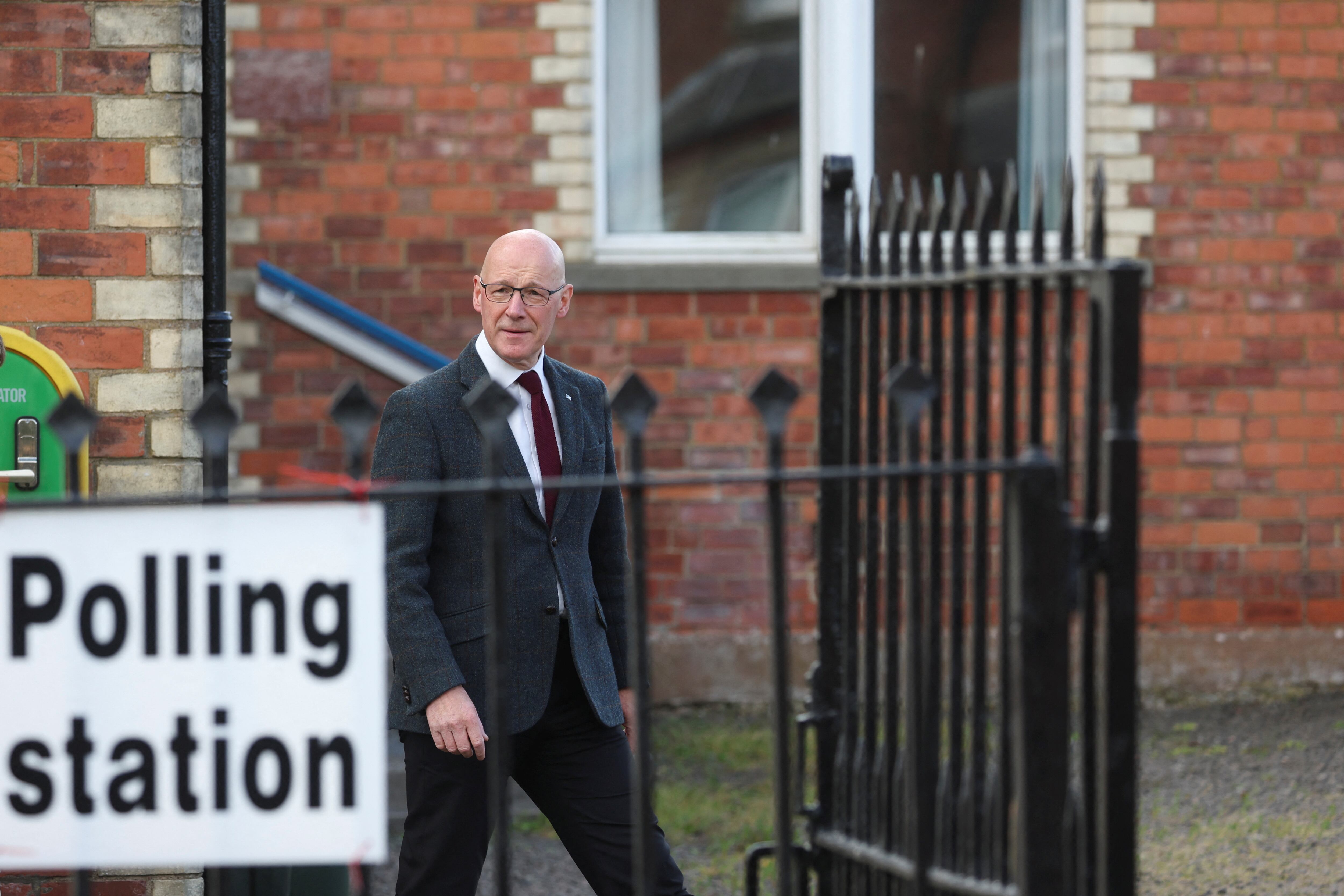 El líder del Partido Nacional Escocés (SNP), John Swinney, votó en Burrelton, Escocia (REUTERS/Russell Cheyne)